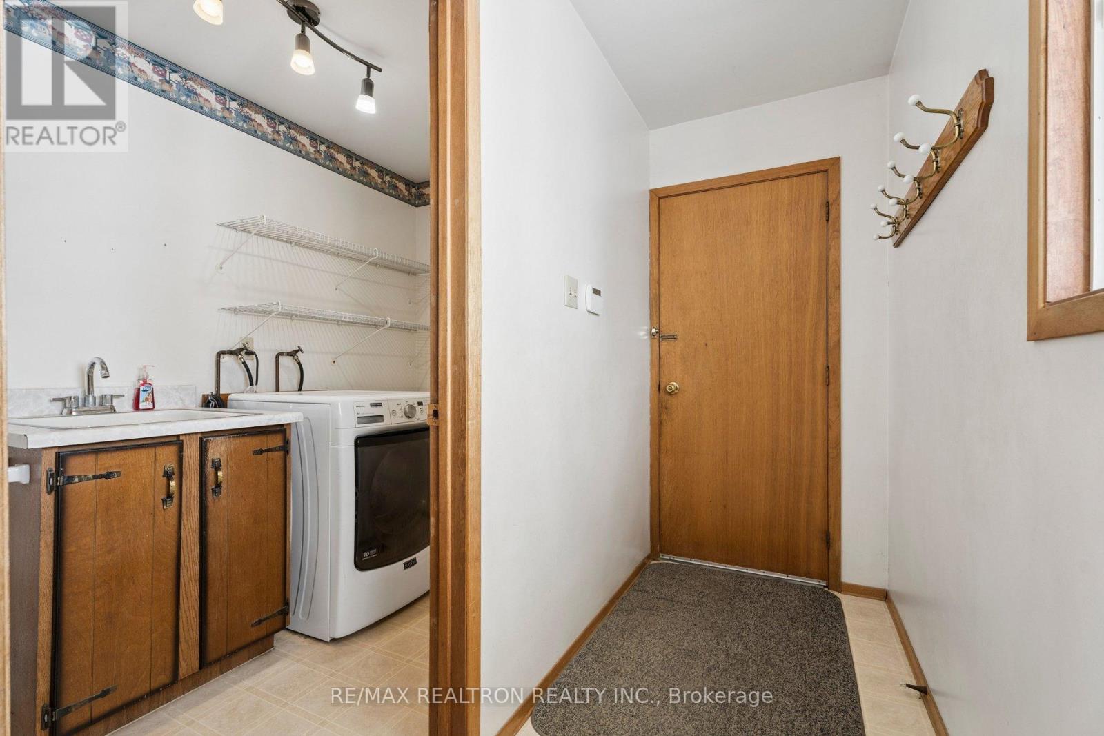 21084 Woodbine Avenue, East Gwillimbury, Ontario  L0G 1R0 - Photo 13 - N12848922