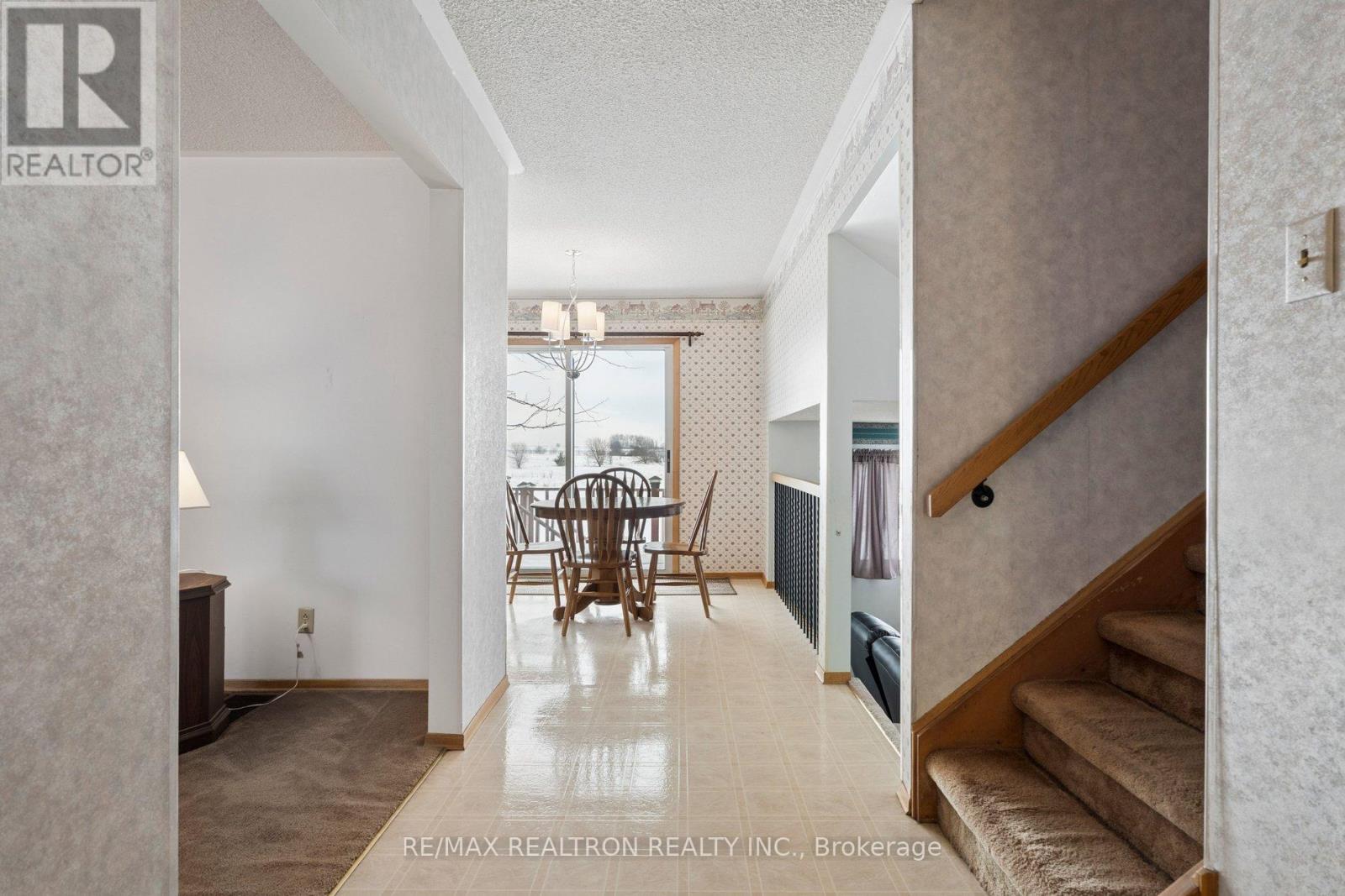 21084 Woodbine Avenue, East Gwillimbury, Ontario  L0G 1R0 - Photo 2 - N12848922