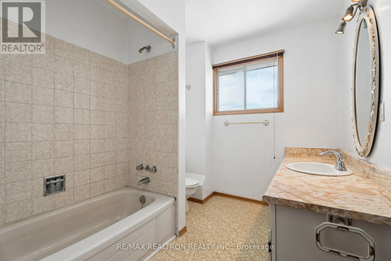 21084 Woodbine Avenue, East Gwillimbury, Ontario  L0G 1R0 - Photo 22 - N12848922