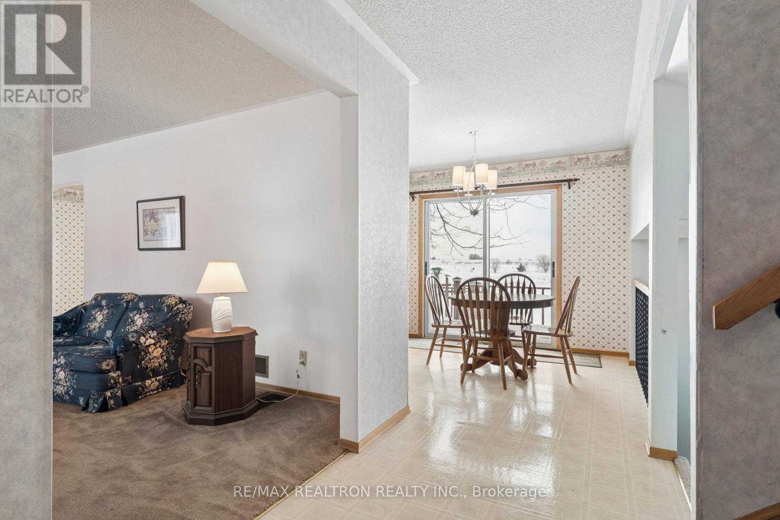 21084 Woodbine Avenue, East Gwillimbury, Ontario  L0G 1R0 - Photo 3 - N12848922