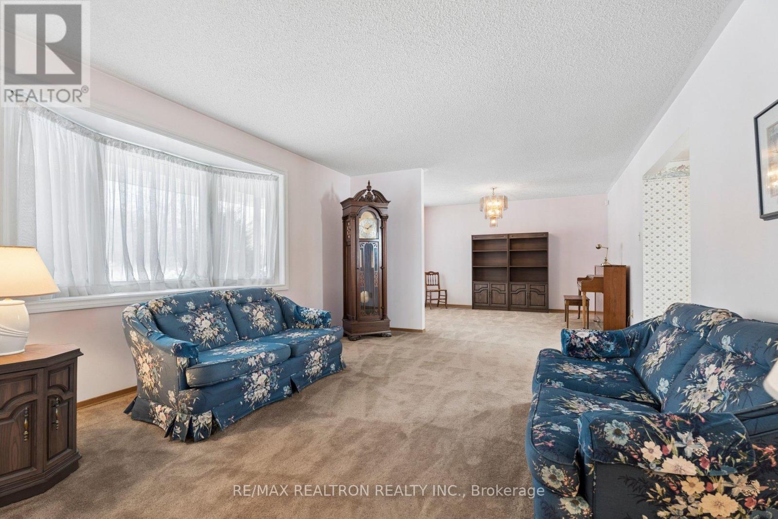 21084 Woodbine Avenue, East Gwillimbury, Ontario  L0G 1R0 - Photo 5 - N12848922