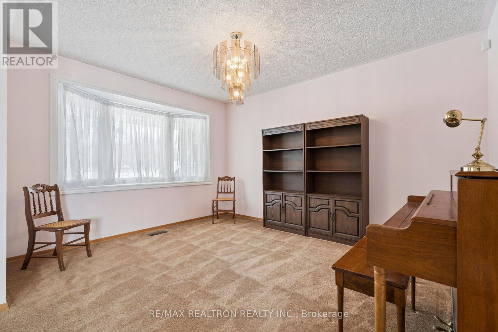 21084 Woodbine Avenue, East Gwillimbury, Ontario  L0G 1R0 - Photo 7 - N12848922