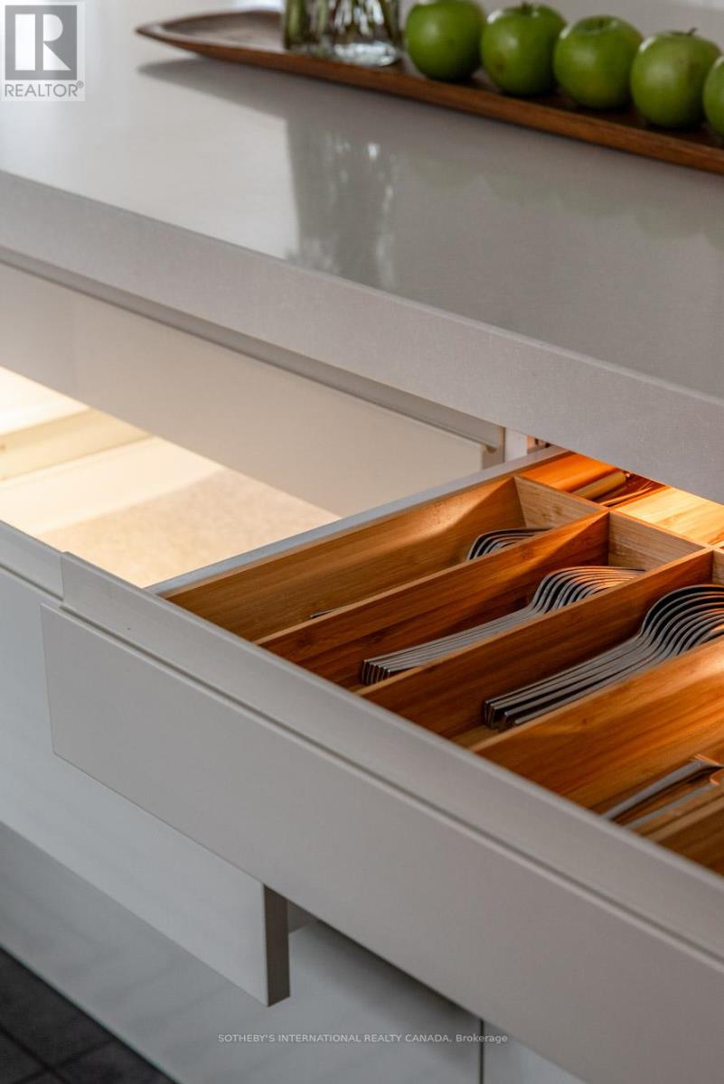 77 Catherine Avenue, Aurora, Ontario  L4G 1K6 - Photo 10 - N12848930