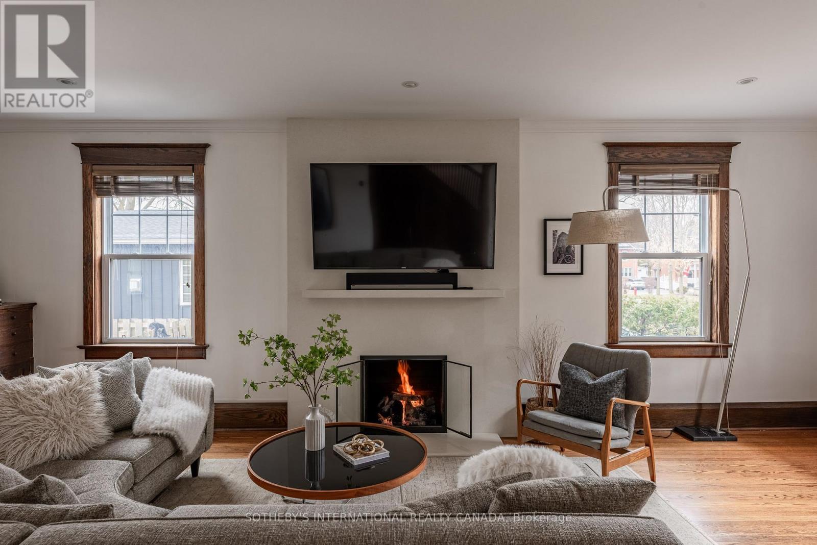 77 Catherine Avenue, Aurora, Ontario  L4G 1K6 - Photo 2 - N12848930