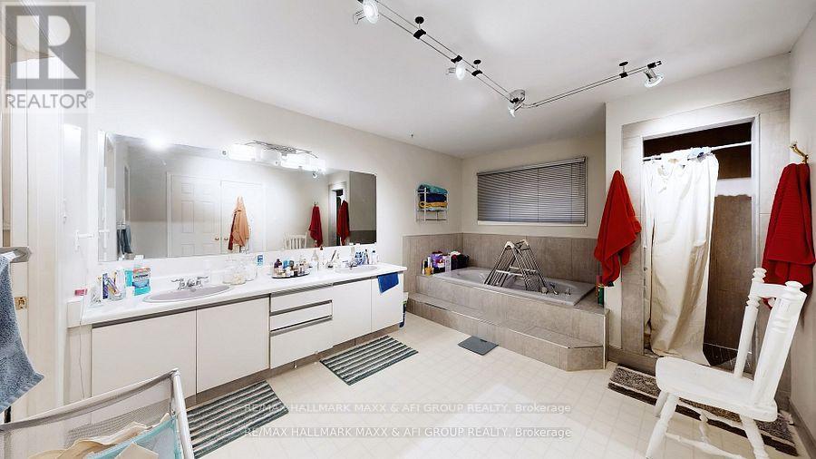 719 Shanahan Boulevard, Newmarket, Ontario  L3X 1P8 - Photo 24 - N12848950