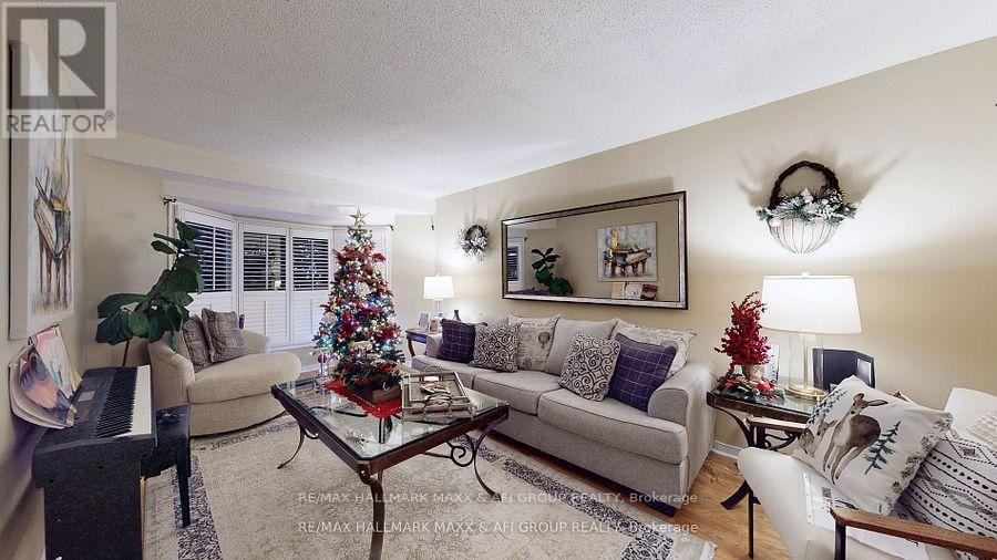 719 Shanahan Boulevard, Newmarket, Ontario  L3X 1P8 - Photo 4 - N12848950