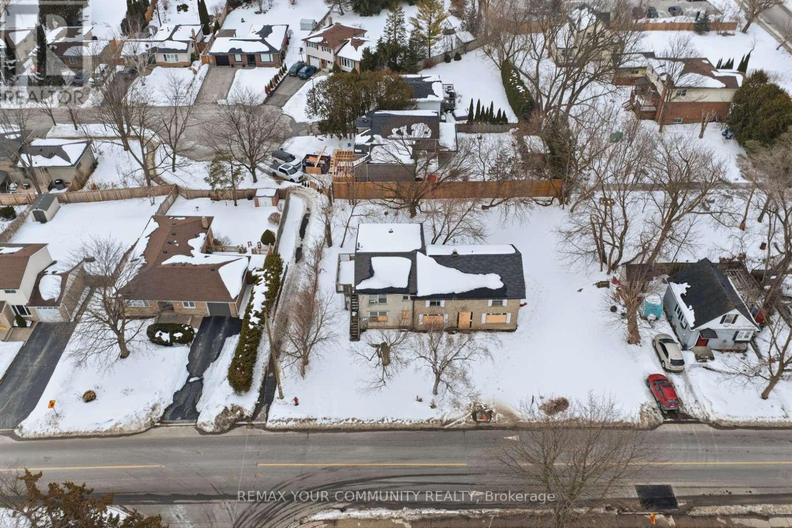 33 Walton Drive, Aurora, Ontario  L4G 1W8 - Photo 4 - N12849008