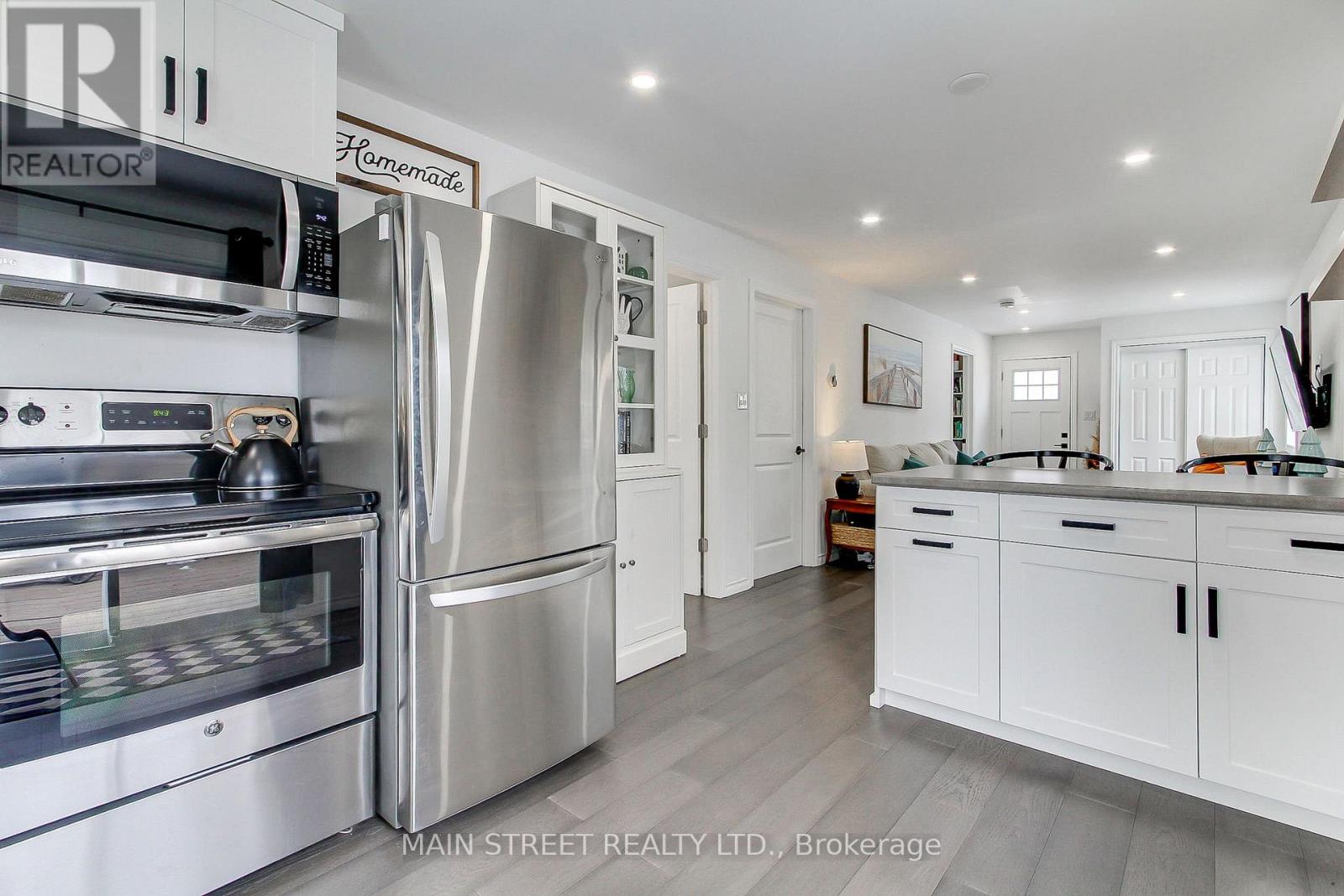 1039 Ewart Street, Innisfil, Ontario  L0L 1W0 - Photo 10 - N12849016