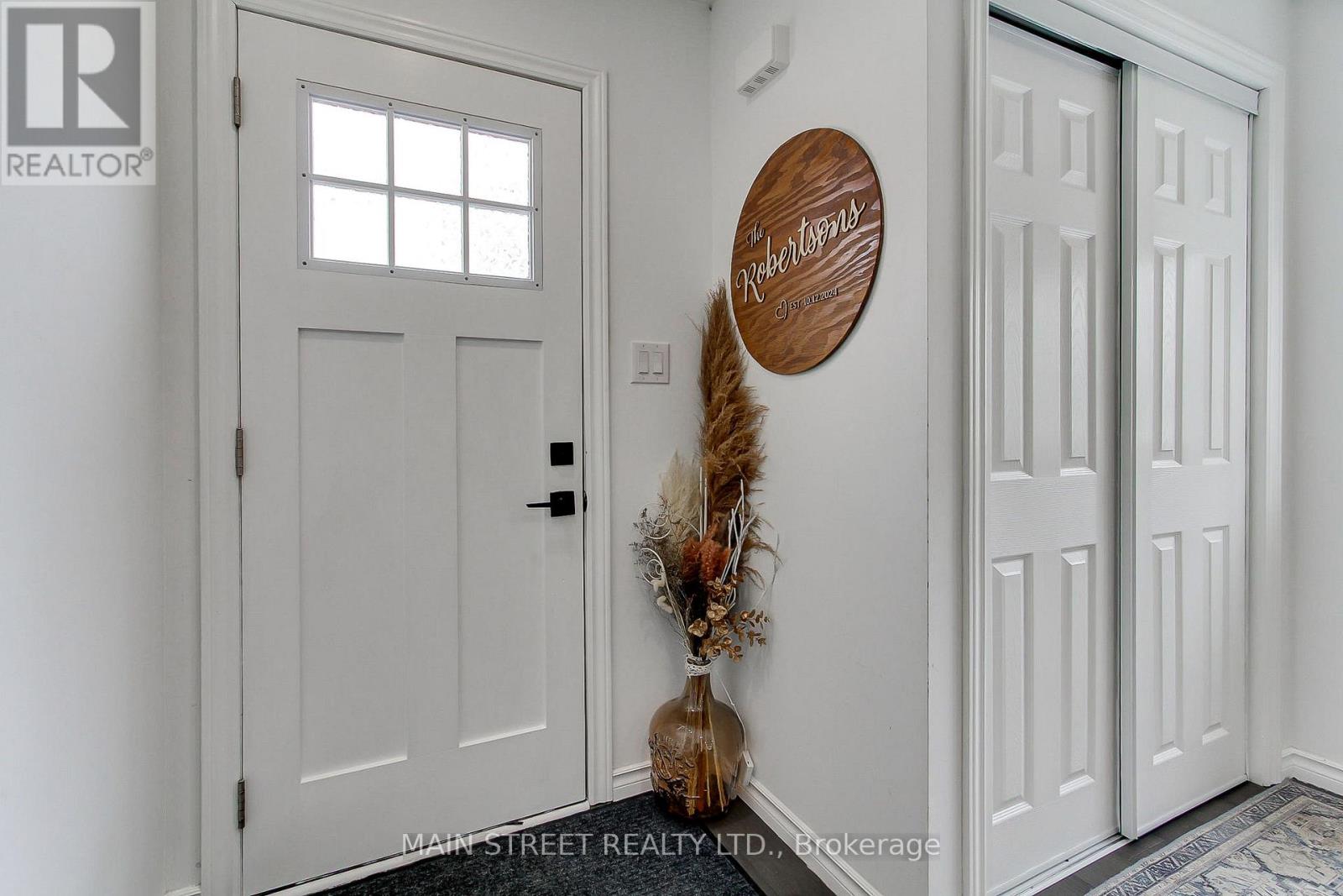 1039 Ewart Street, Innisfil, Ontario  L0L 1W0 - Photo 4 - N12849016