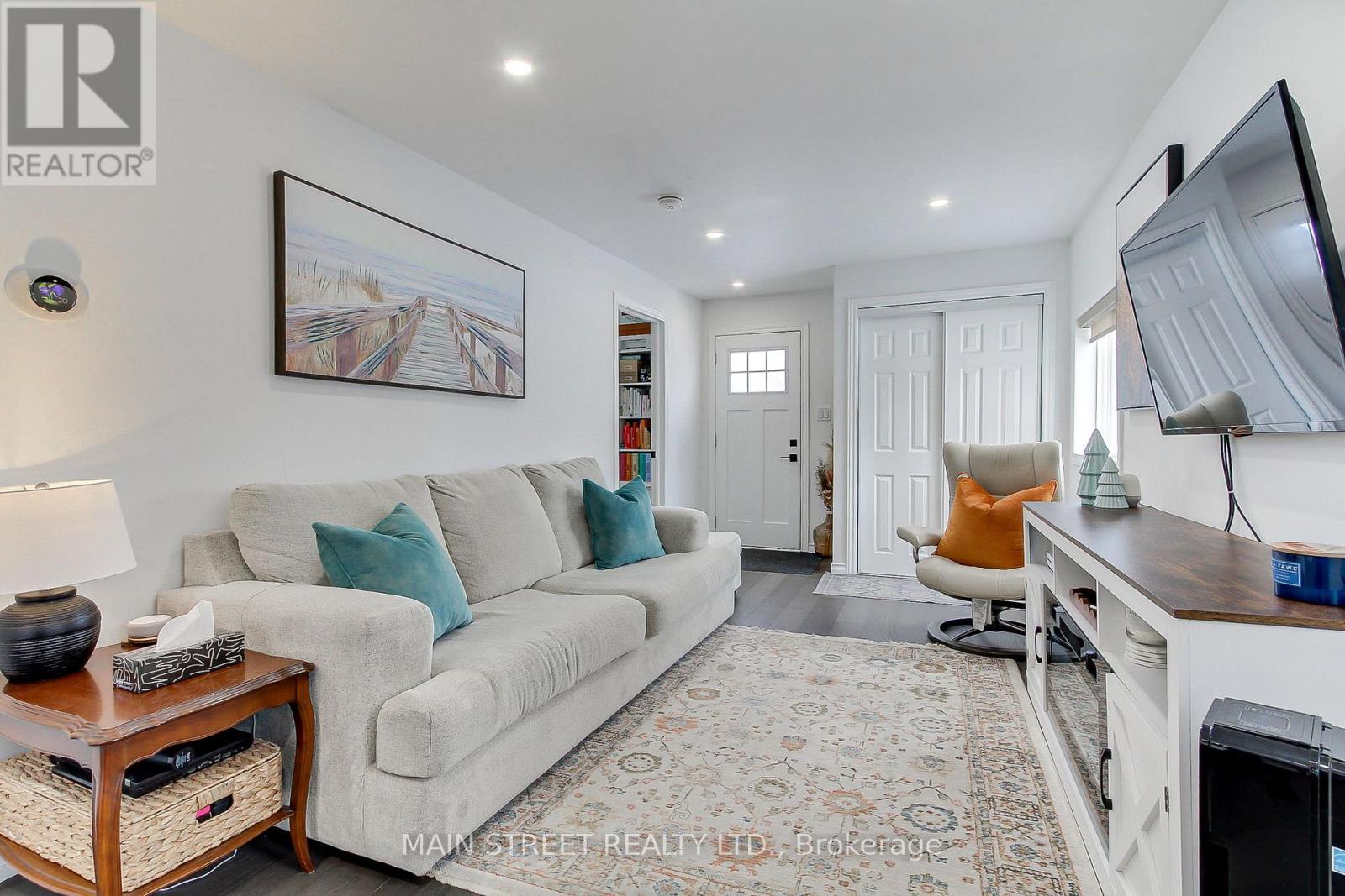 1039 Ewart Street, Innisfil, Ontario  L0L 1W0 - Photo 5 - N12849016