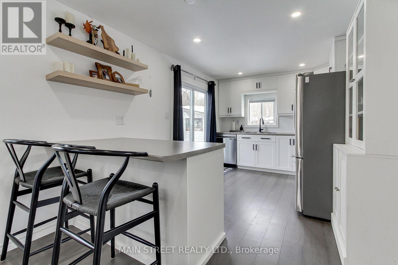 1039 Ewart Street, Innisfil, Ontario  L0L 1W0 - Photo 6 - N12849016