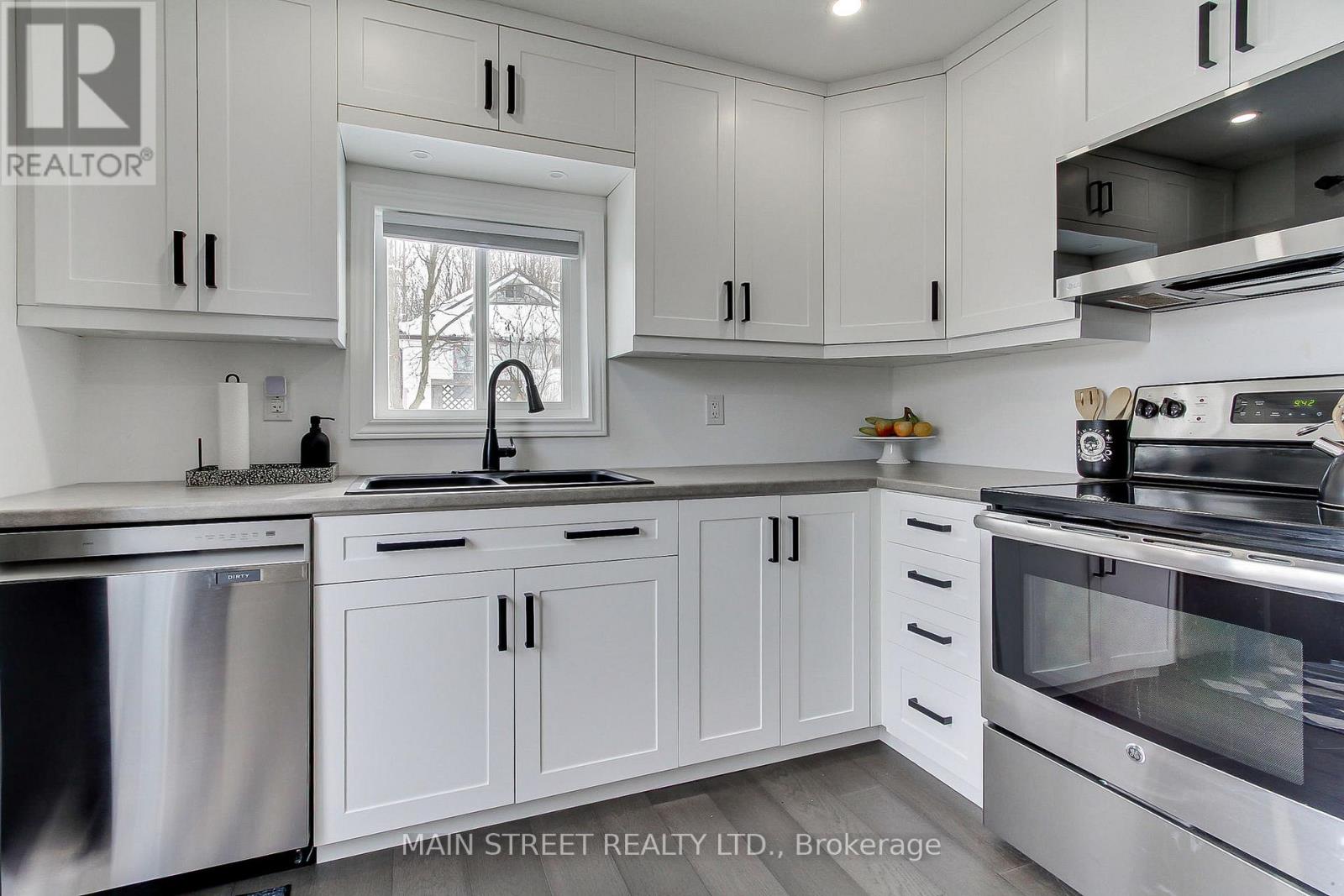 1039 Ewart Street, Innisfil, Ontario  L0L 1W0 - Photo 8 - N12849016