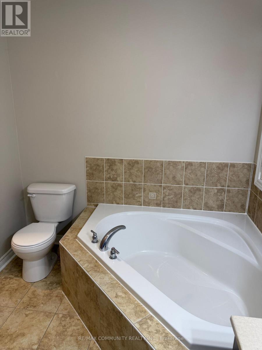 327 Mantle Avenue, Whitchurch-Stouffville, Ontario  L4A 0R9 - Photo 14 - N12849030