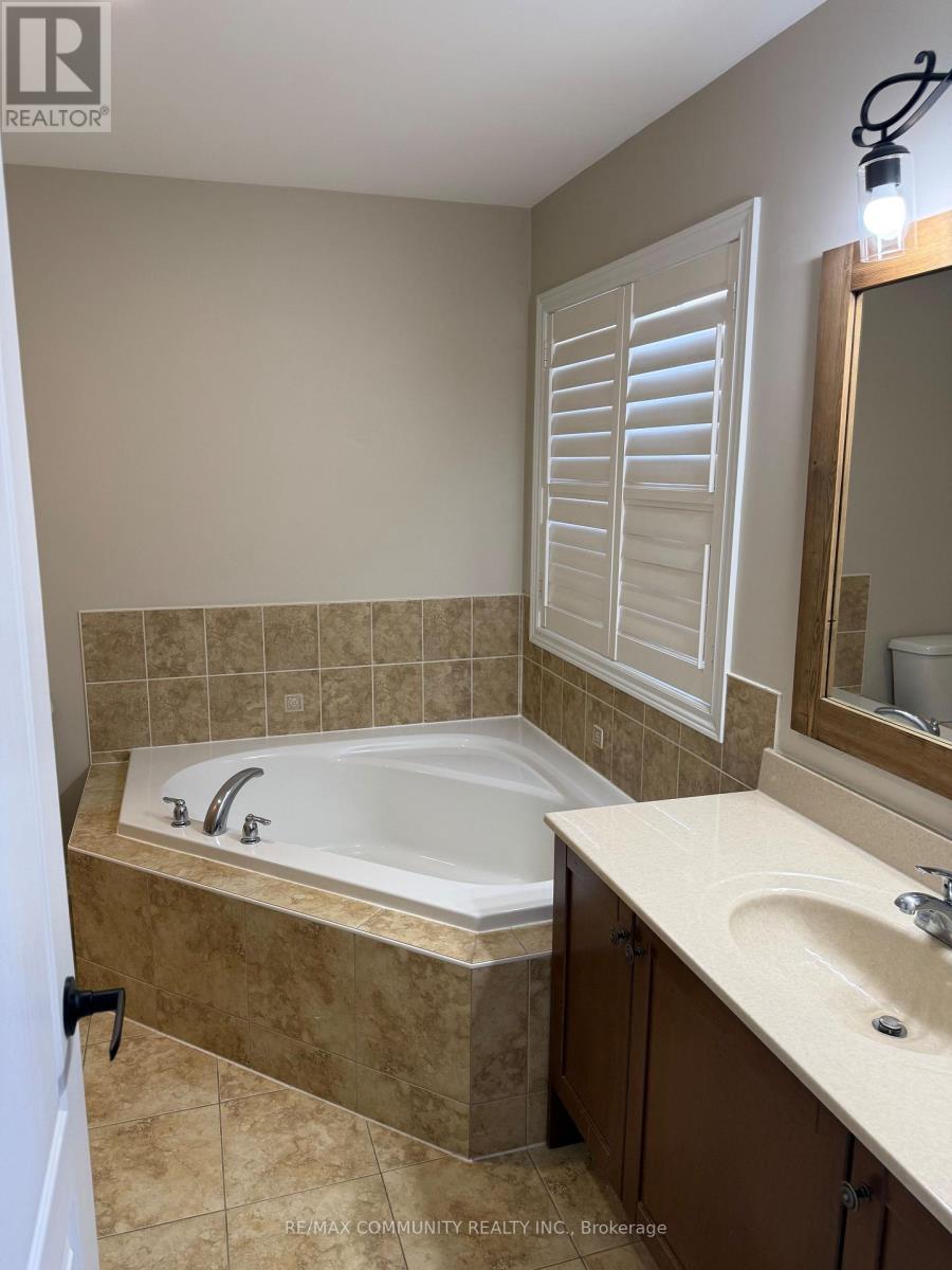 327 Mantle Avenue, Whitchurch-Stouffville, Ontario  L4A 0R9 - Photo 16 - N12849030