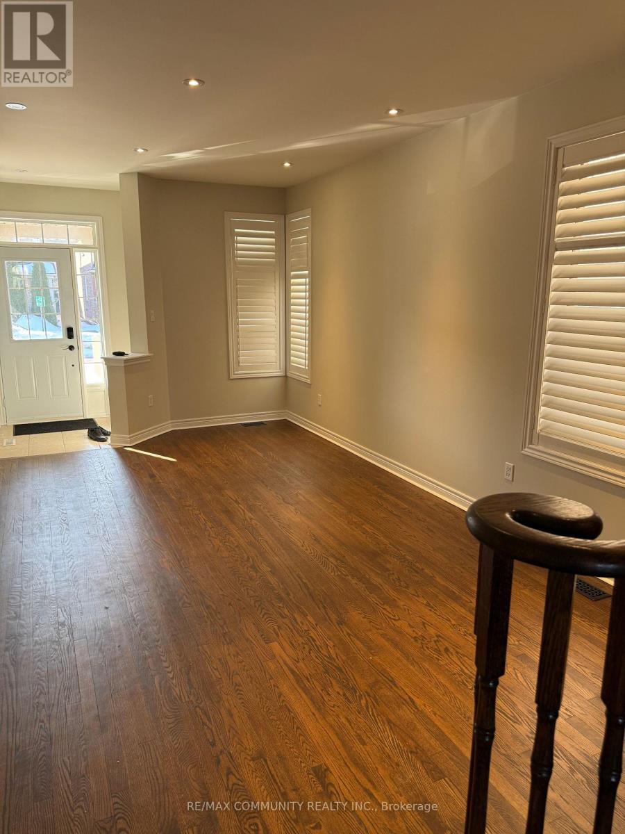 327 Mantle Avenue, Whitchurch-Stouffville, Ontario  L4A 0R9 - Photo 21 - N12849030