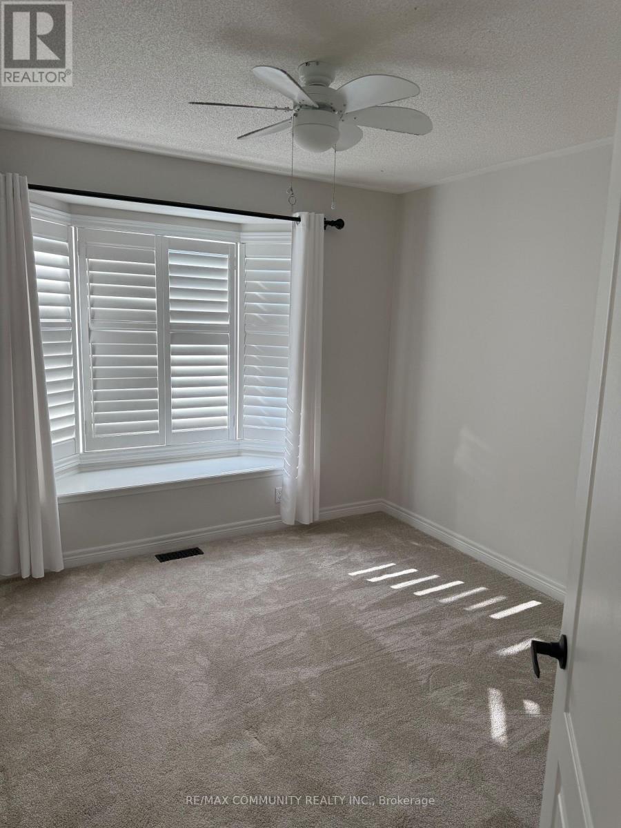 327 Mantle Avenue, Whitchurch-Stouffville, Ontario  L4A 0R9 - Photo 7 - N12849030