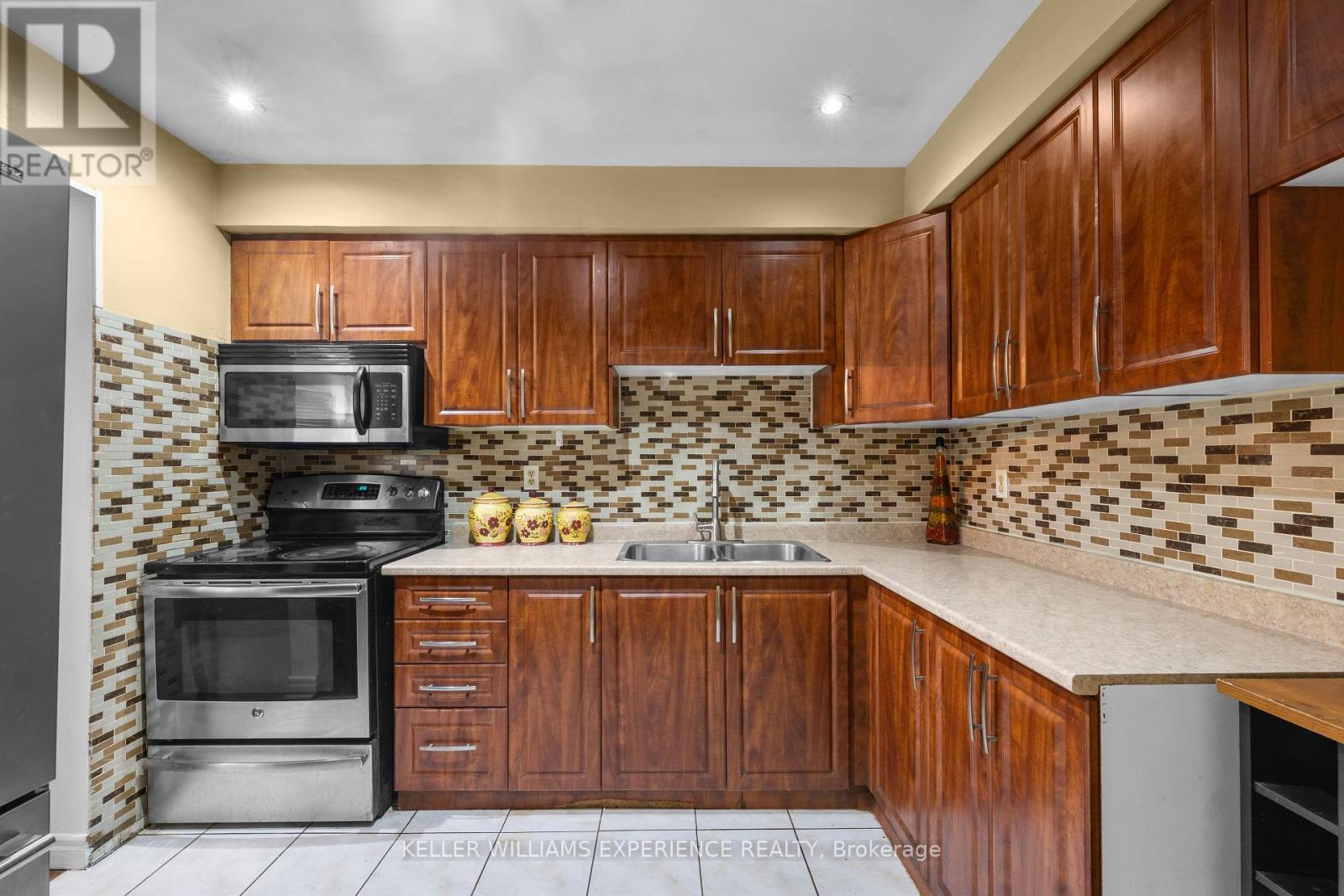 4 Sunshine Drive, Richmond Hill, Ontario  L4C 8K8 - Photo 12 - N12849076