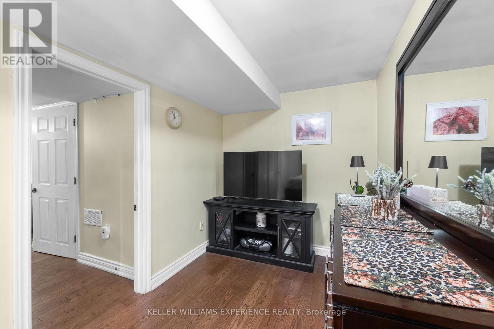 4 Sunshine Drive, Richmond Hill, Ontario  L4C 8K8 - Photo 25 - N12849076