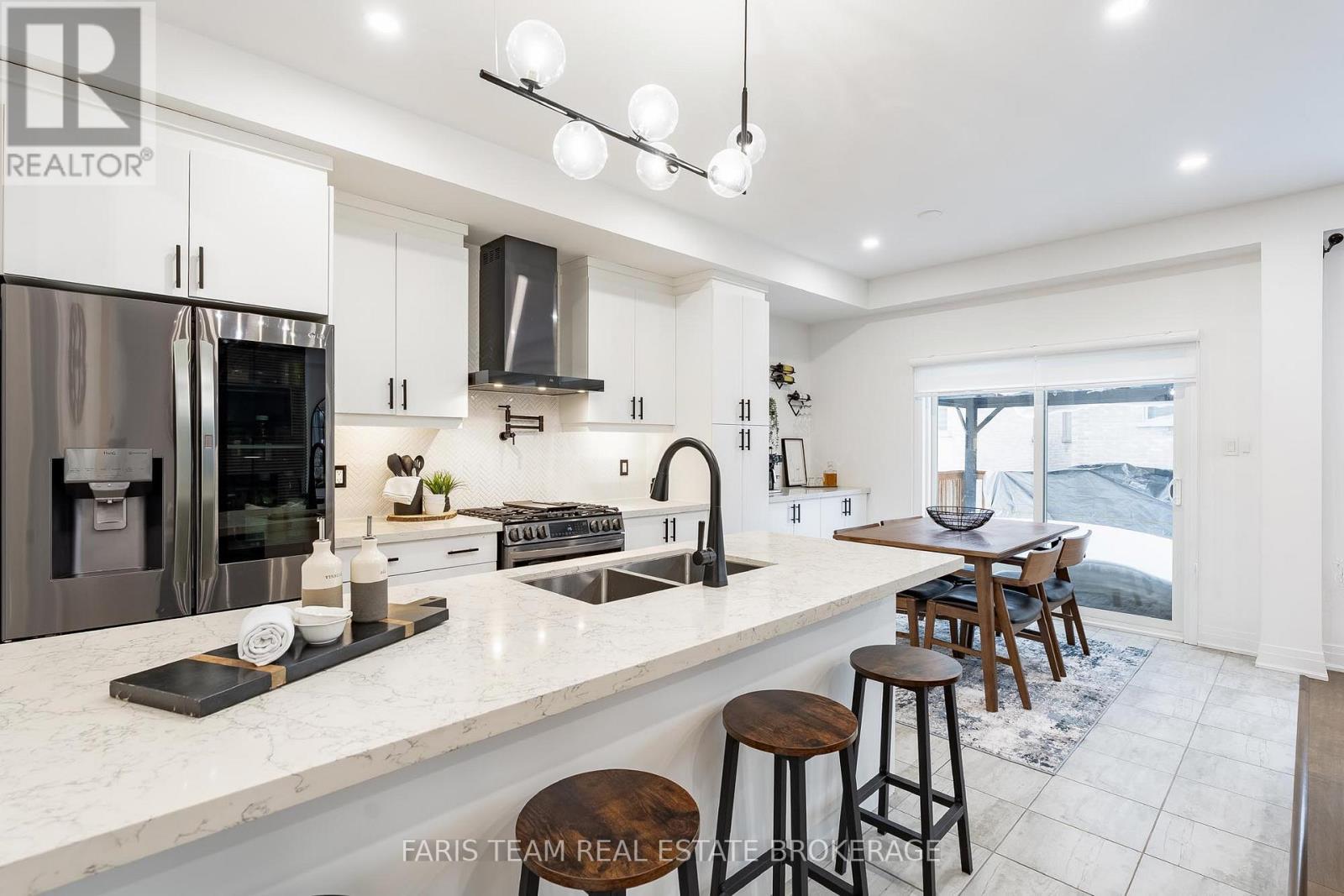 160 Franklin Trail, Barrie, Ontario  L9J 0J1 - Photo 4 - S12848772