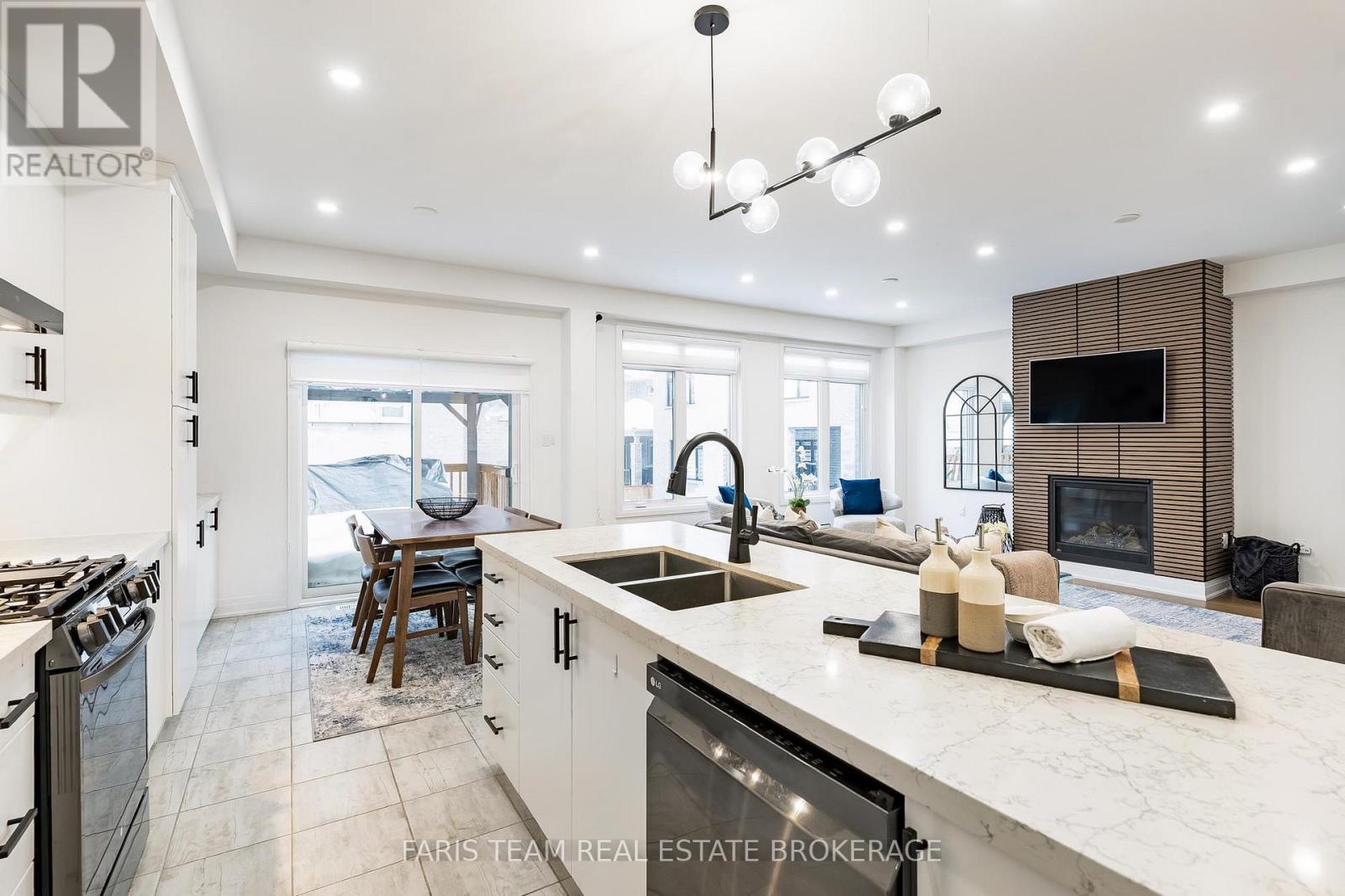 160 Franklin Trail, Barrie, Ontario  L9J 0J1 - Photo 5 - S12848772