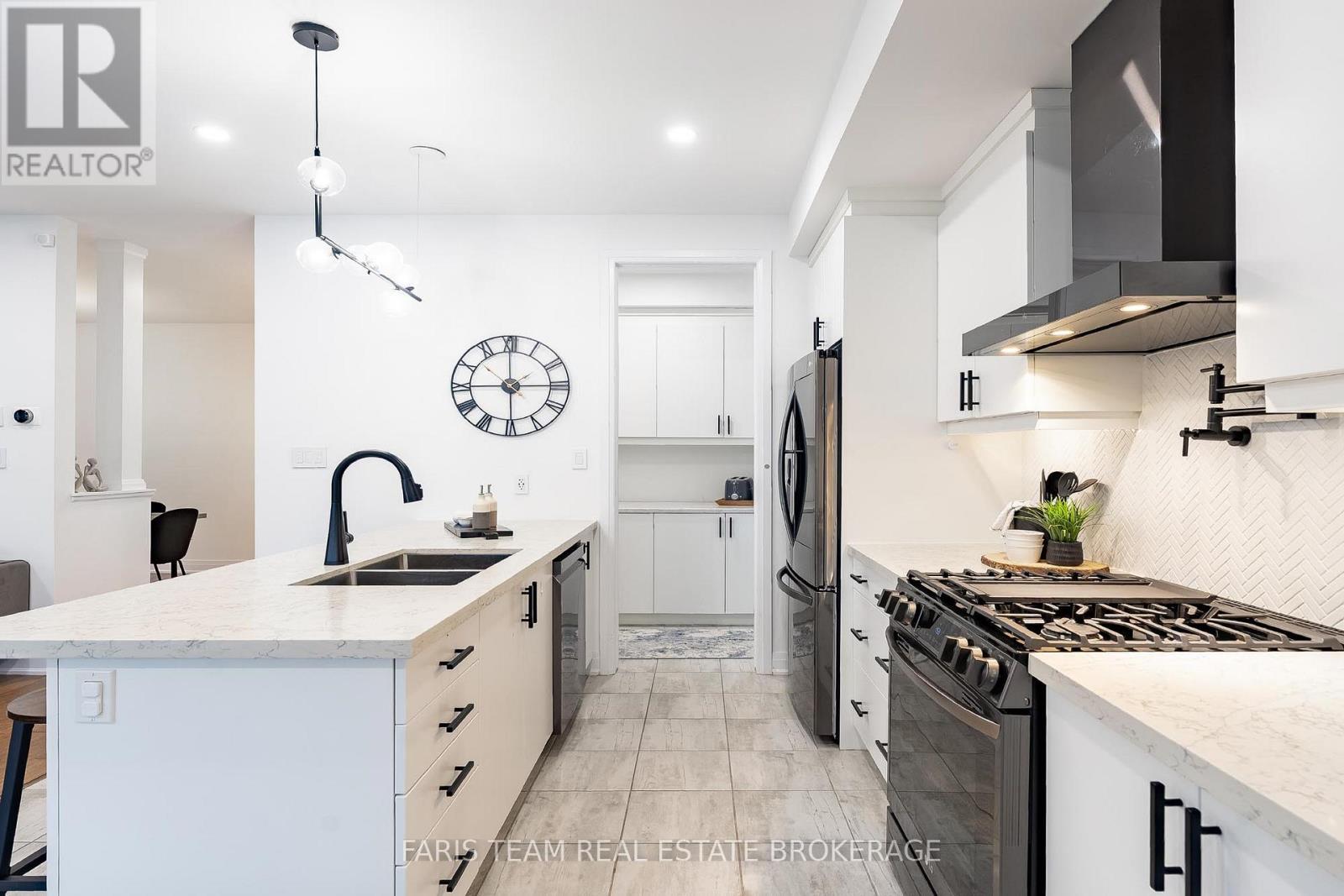 160 Franklin Trail, Barrie, Ontario  L9J 0J1 - Photo 6 - S12848772