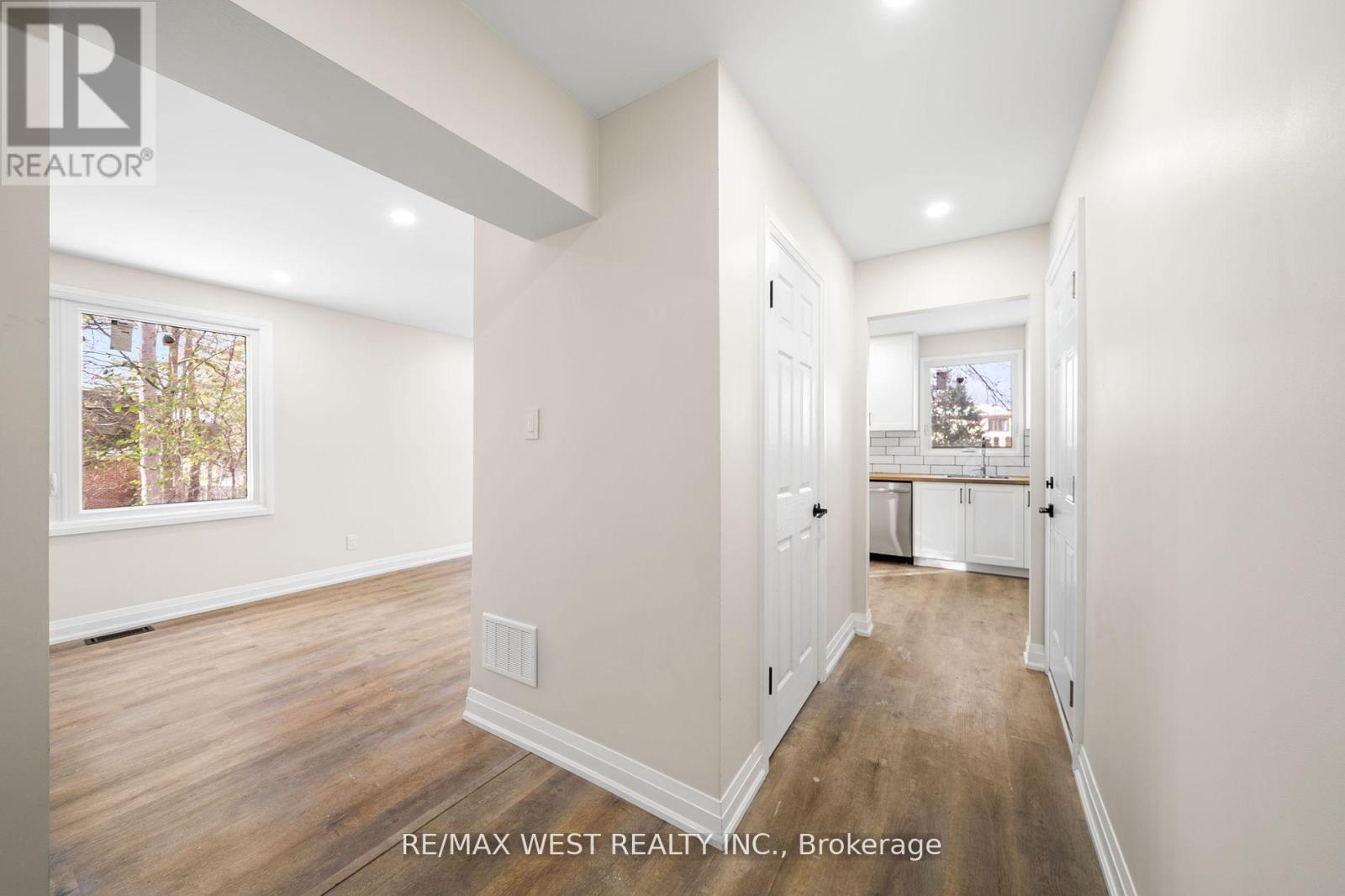 36 Wilson Court, Barrie (Allandale Heights), Ontario  L4N 5K8 - Photo 6 - S12848968