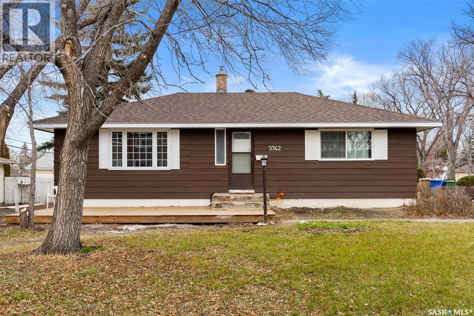 3742 Argyle Road, Regina, Saskatchewan  S4S 2C2 - Photo 1 - SK029771