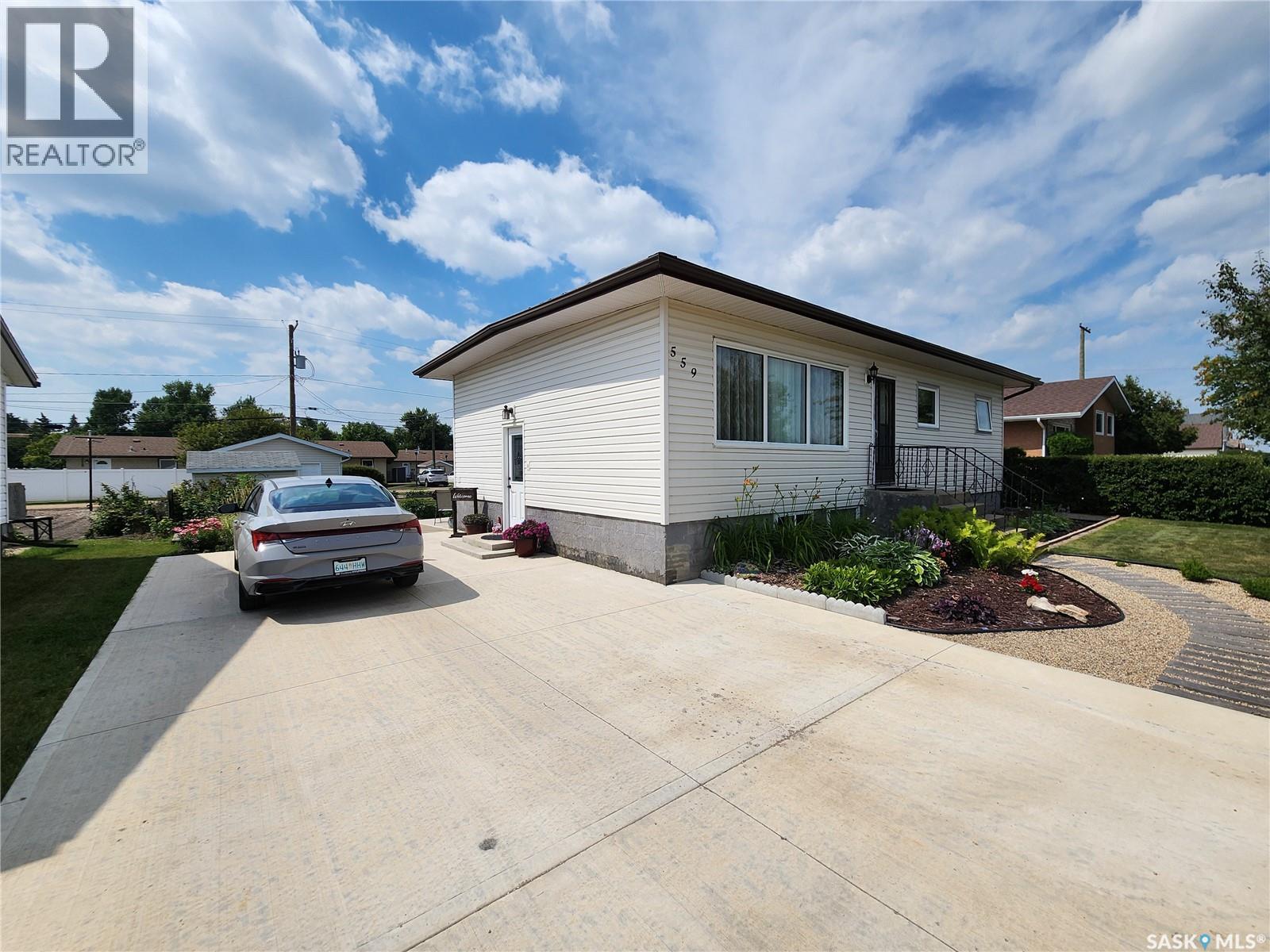 559 6th Avenue, Melville, Saskatchewan  S0A 2P0 - Photo 3 - SK029694