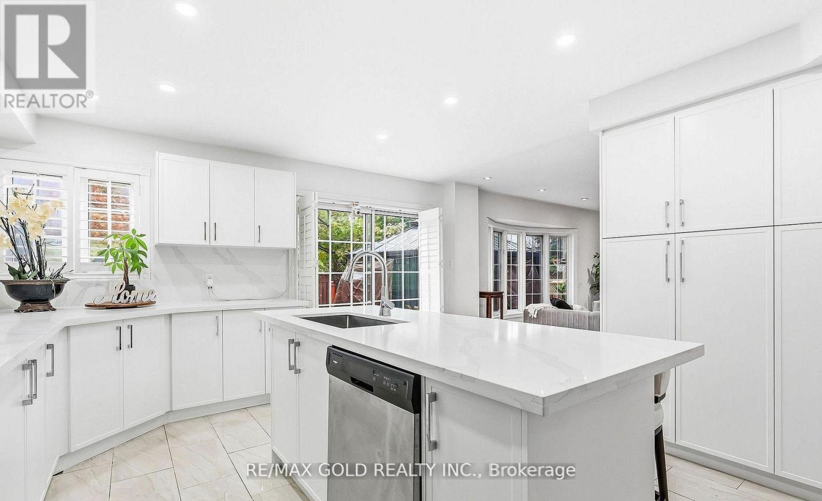 343 Bristol Road E, Mississauga, Ontario  L4Z 3V6 - Photo 10 - W12848682