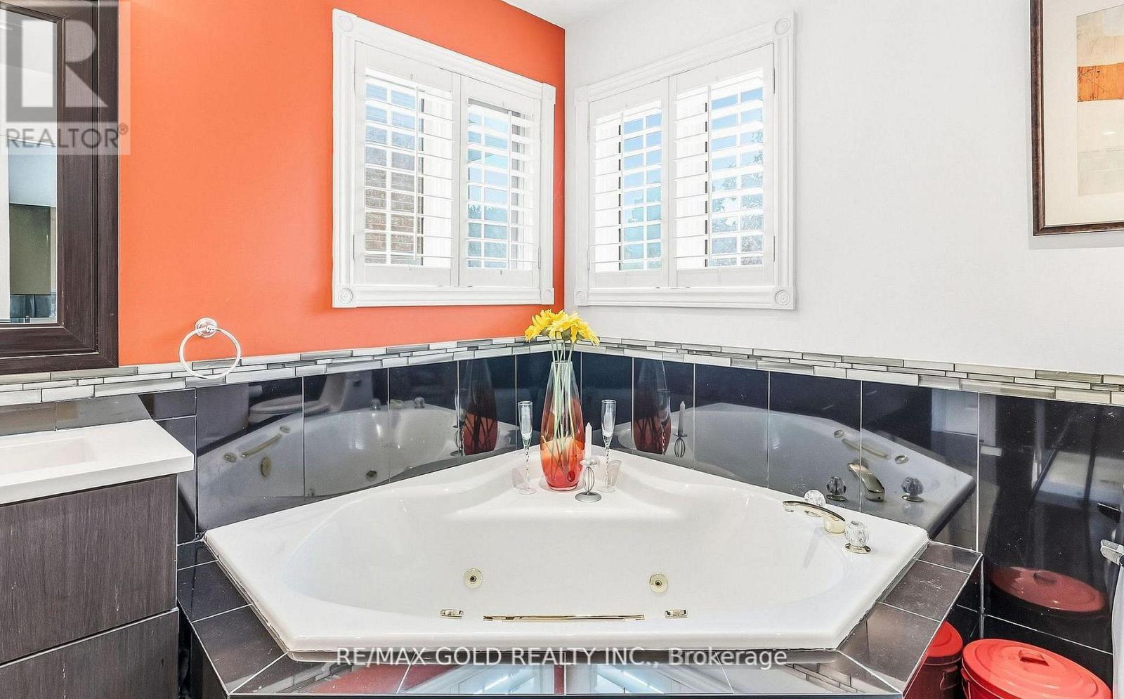 343 Bristol Road E, Mississauga, Ontario  L4Z 3V6 - Photo 21 - W12848682