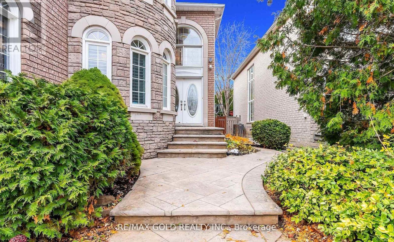 343 Bristol Road E, Mississauga, Ontario  L4Z 3V6 - Photo 3 - W12848682