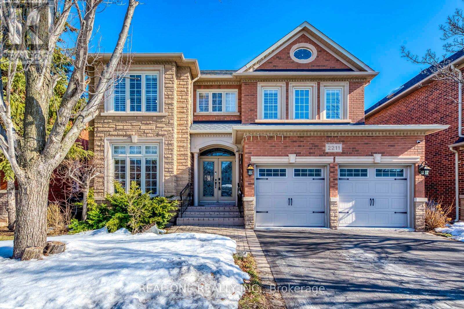 2211 North Ridge Trail, Oakville, Ontario  L6H 6W2 - Photo 2 - W12848694