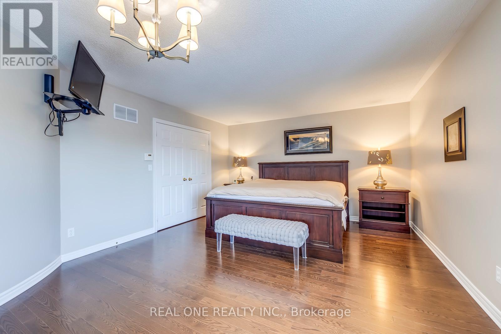 2211 North Ridge Trail, Oakville, Ontario  L6H 6W2 - Photo 26 - W12848694