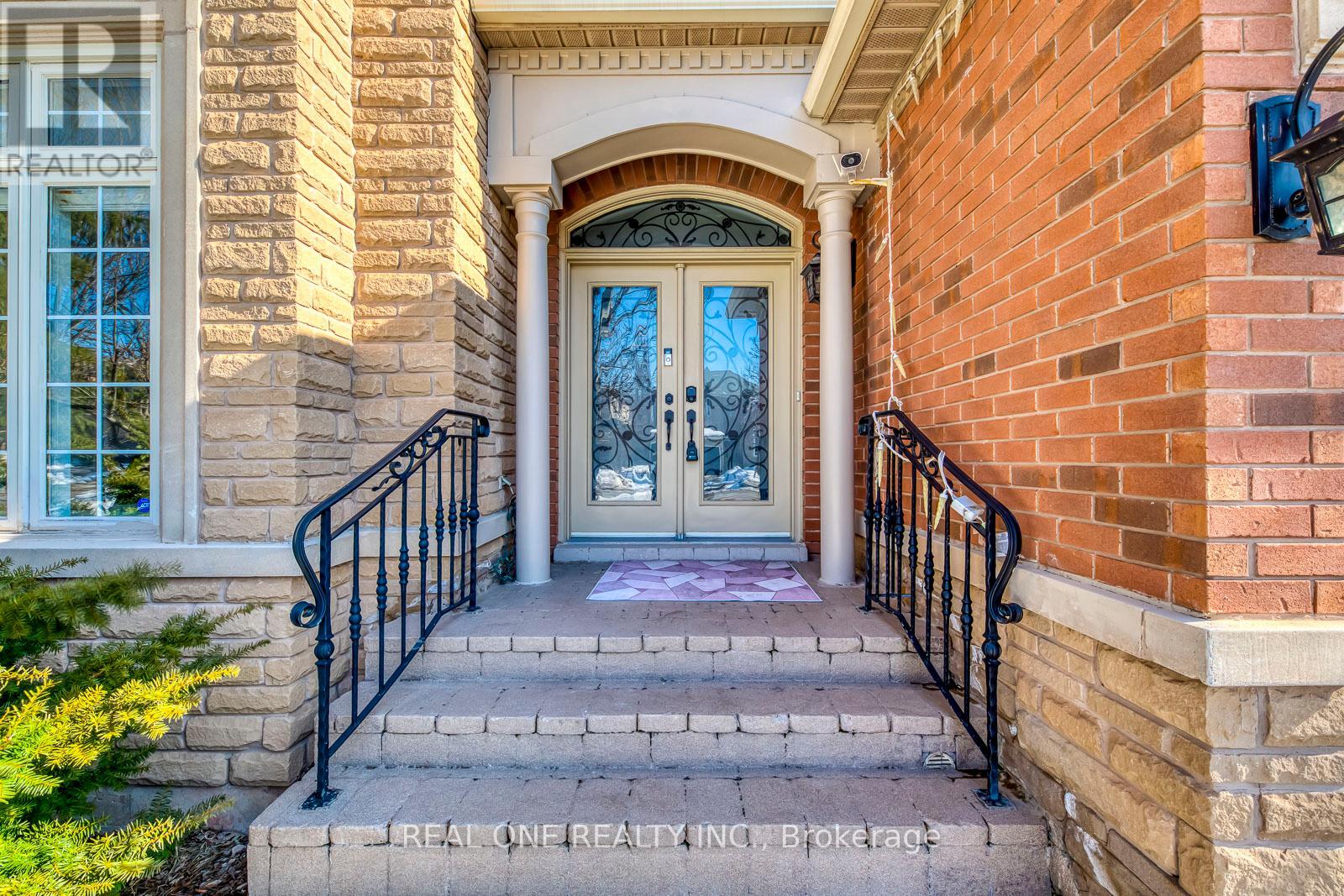 2211 North Ridge Trail, Oakville, Ontario  L6H 6W2 - Photo 3 - W12848694