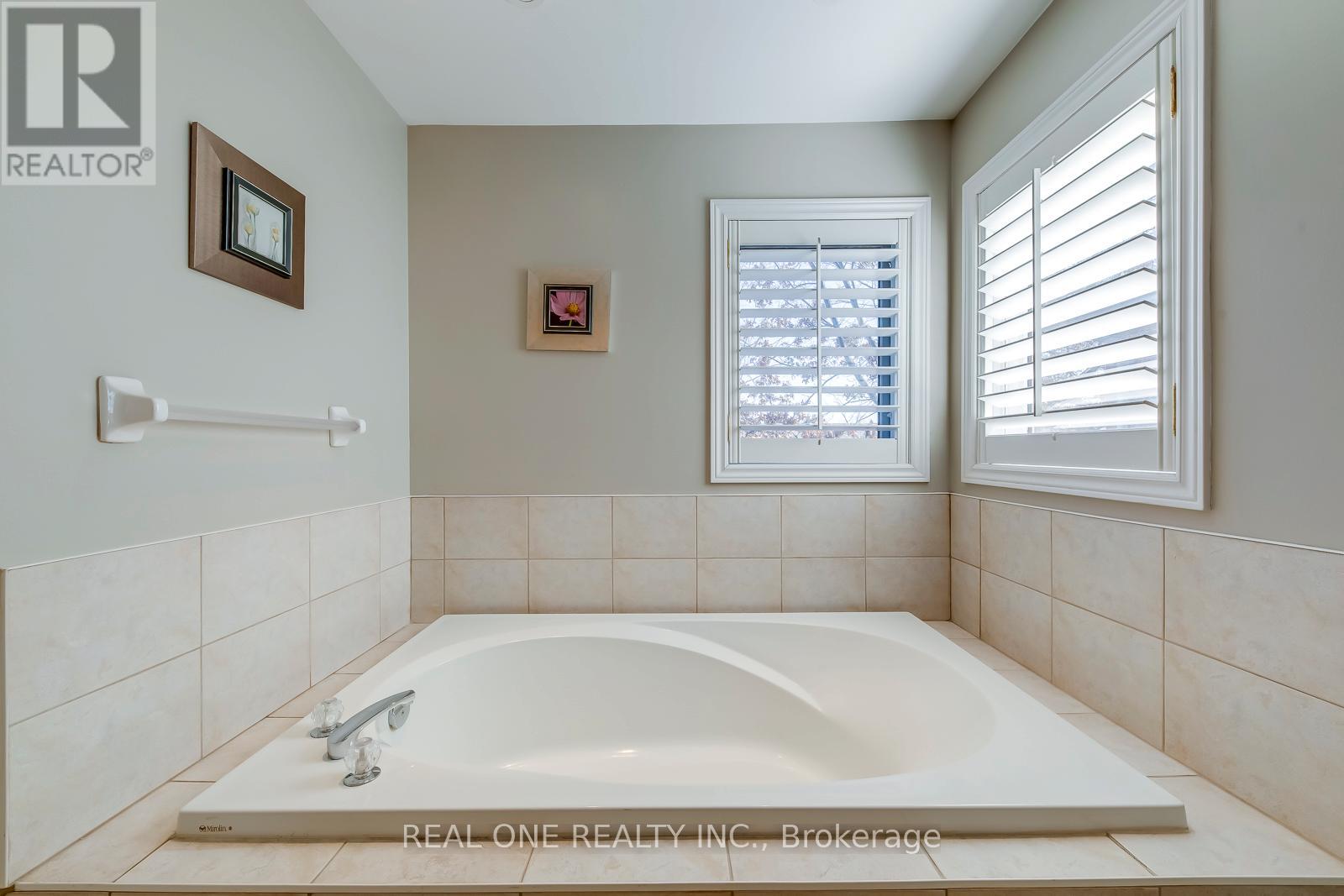 2211 North Ridge Trail, Oakville, Ontario  L6H 6W2 - Photo 30 - W12848694