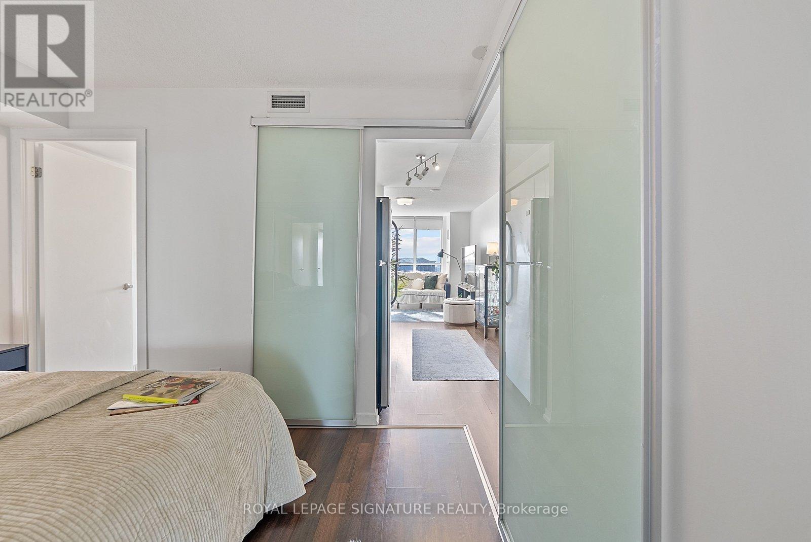 1013 - 38 Joe Shuster Way, Toronto, Ontario  M6K 0A5 - Photo 6 - W12848732