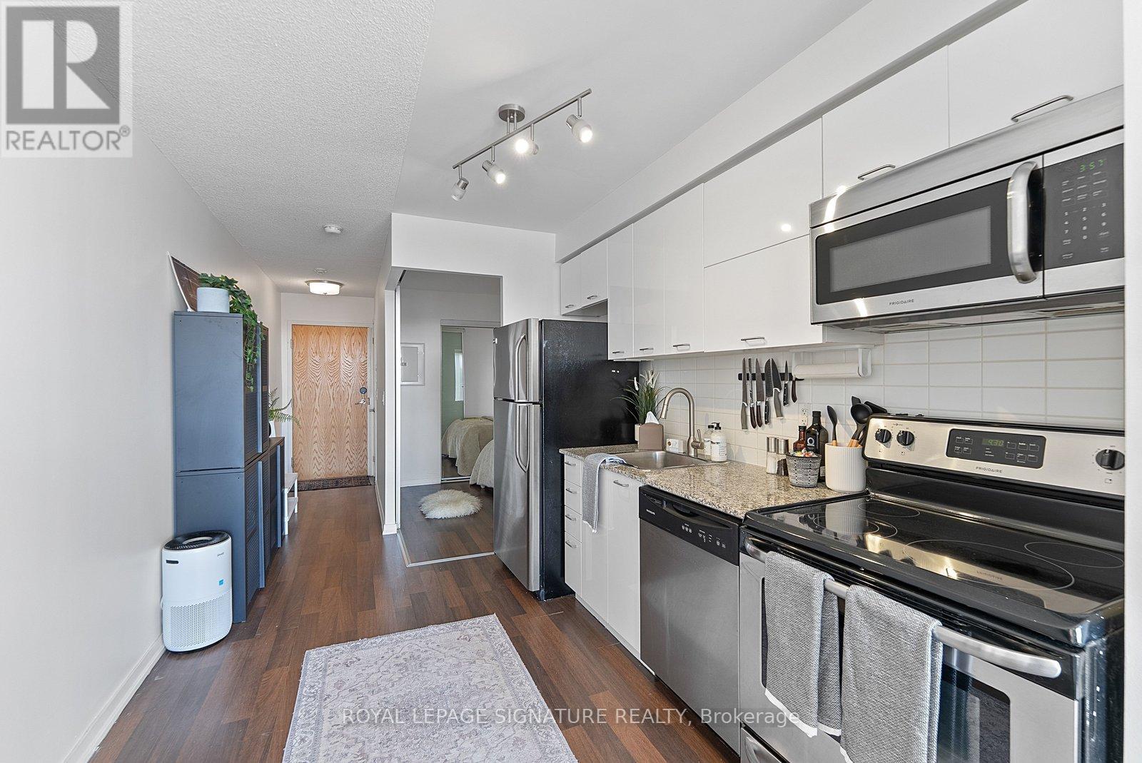 1013 - 38 Joe Shuster Way, Toronto, Ontario  M6K 0A5 - Photo 9 - W12848732