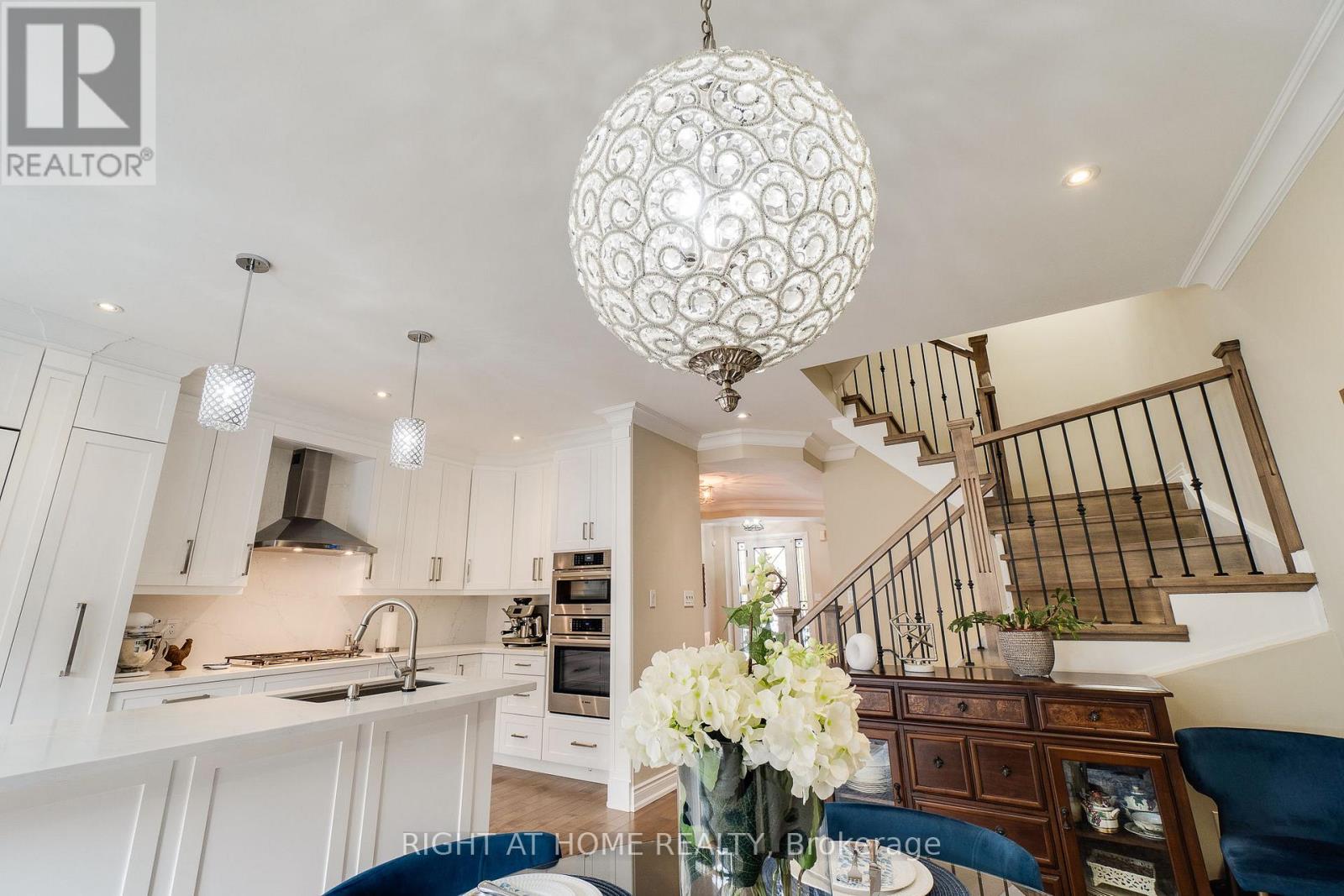 144 Gatwick Drive, Oakville, Ontario  L6H 6N3 - Photo 12 - W12848736