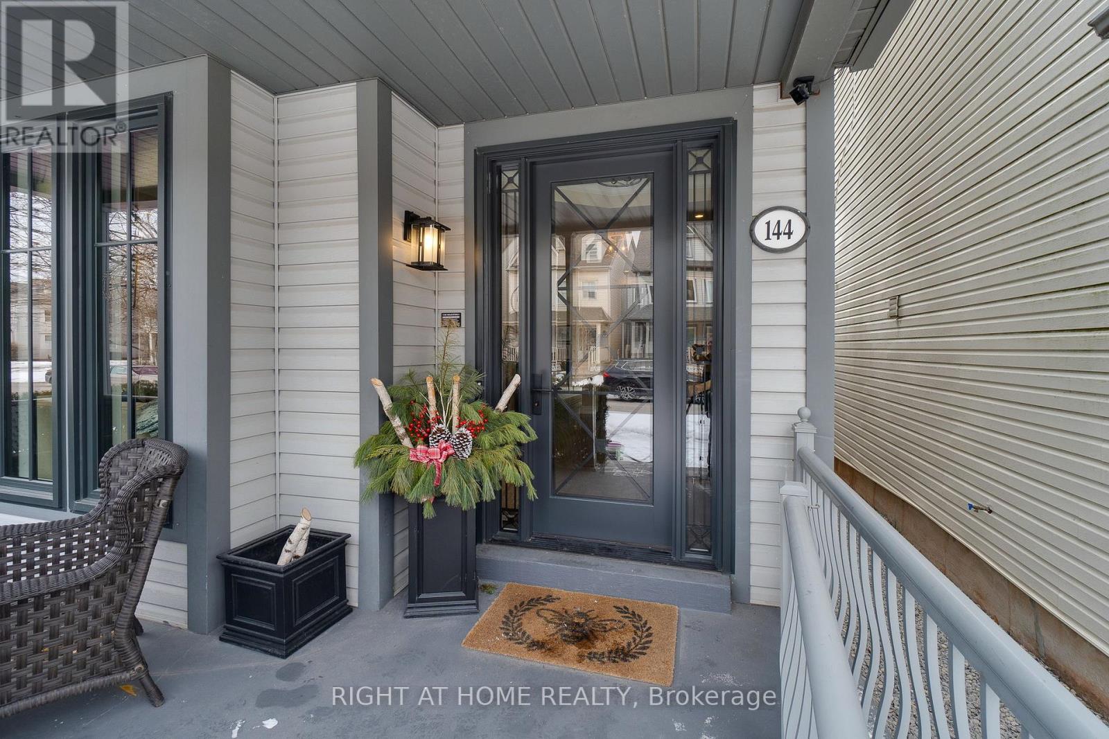 144 Gatwick Drive, Oakville, Ontario  L6H 6N3 - Photo 2 - W12848736