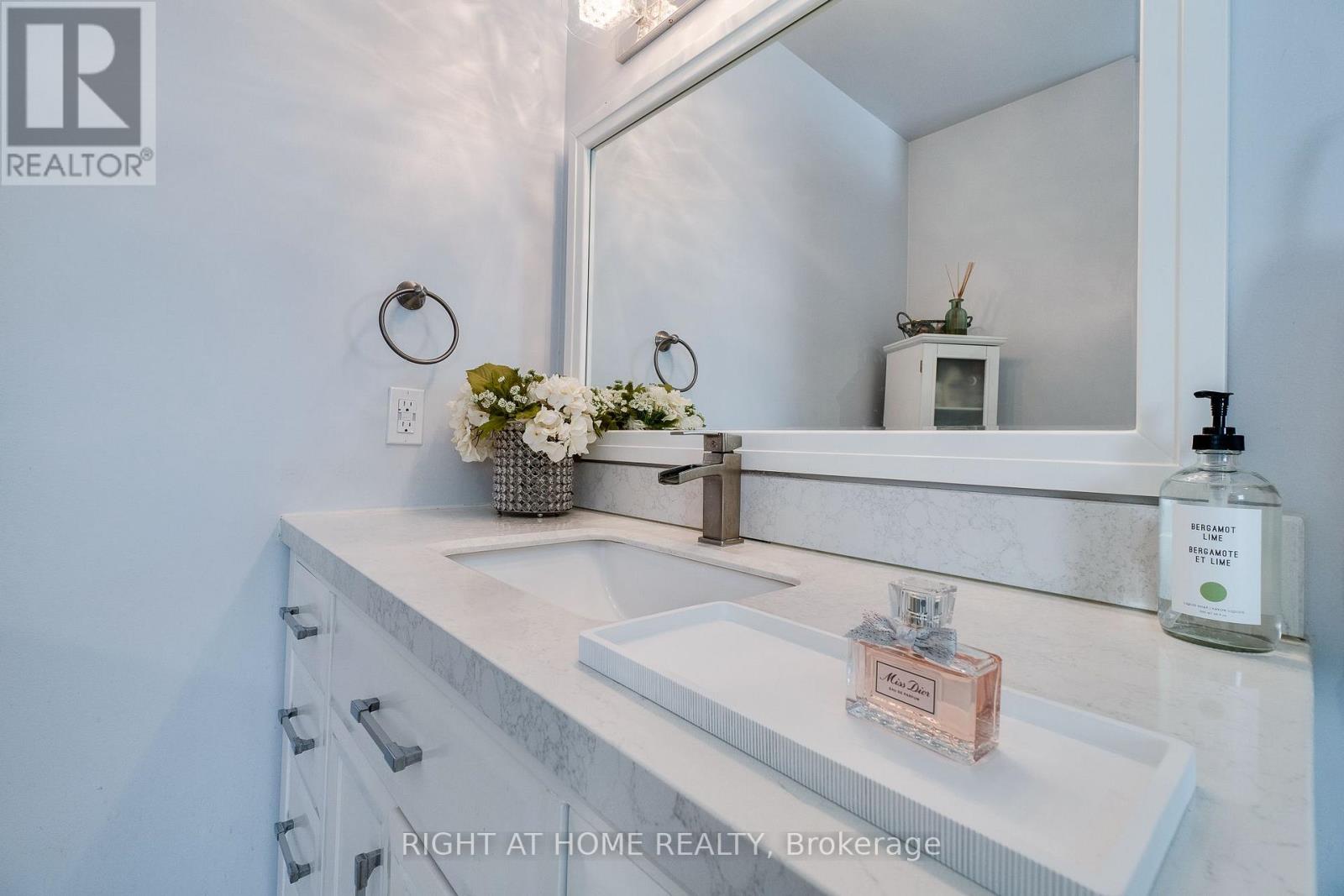 144 Gatwick Drive, Oakville, Ontario  L6H 6N3 - Photo 43 - W12848736