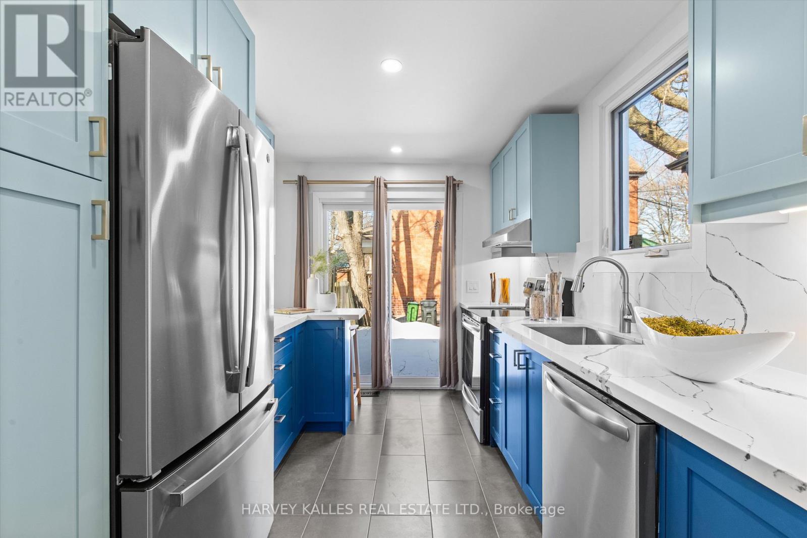 18 Page Avenue, Toronto, Ontario  M6S 2P5 - Photo 10 - W12848748