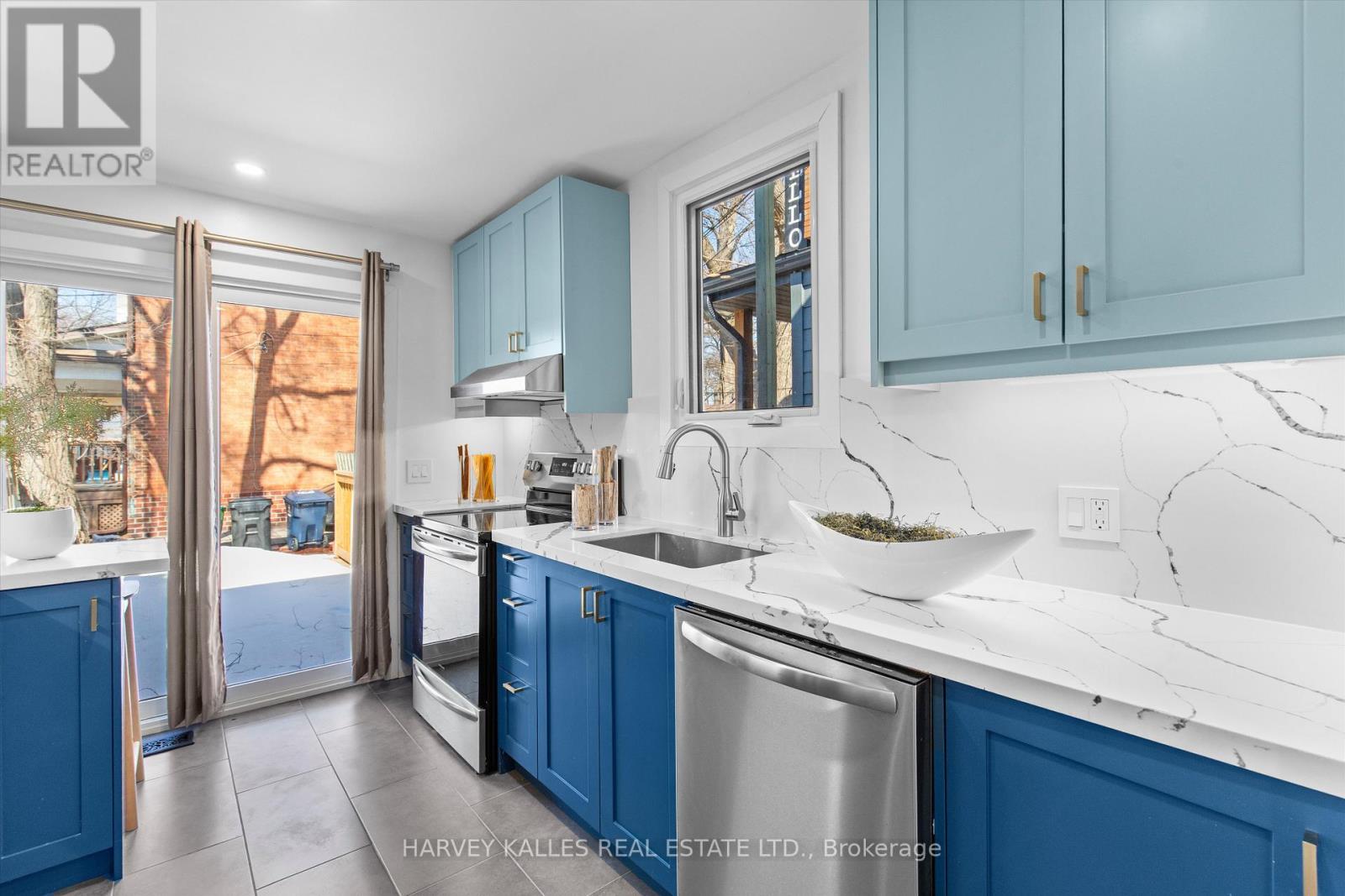 18 Page Avenue, Toronto, Ontario  M6S 2P5 - Photo 12 - W12848748