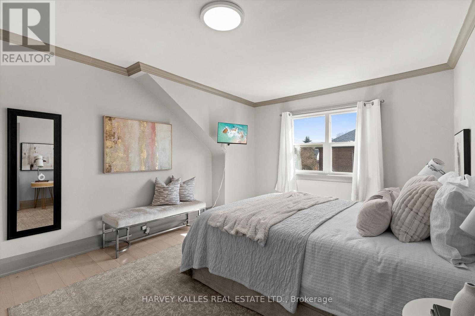 18 Page Avenue, Toronto, Ontario  M6S 2P5 - Photo 14 - W12848748