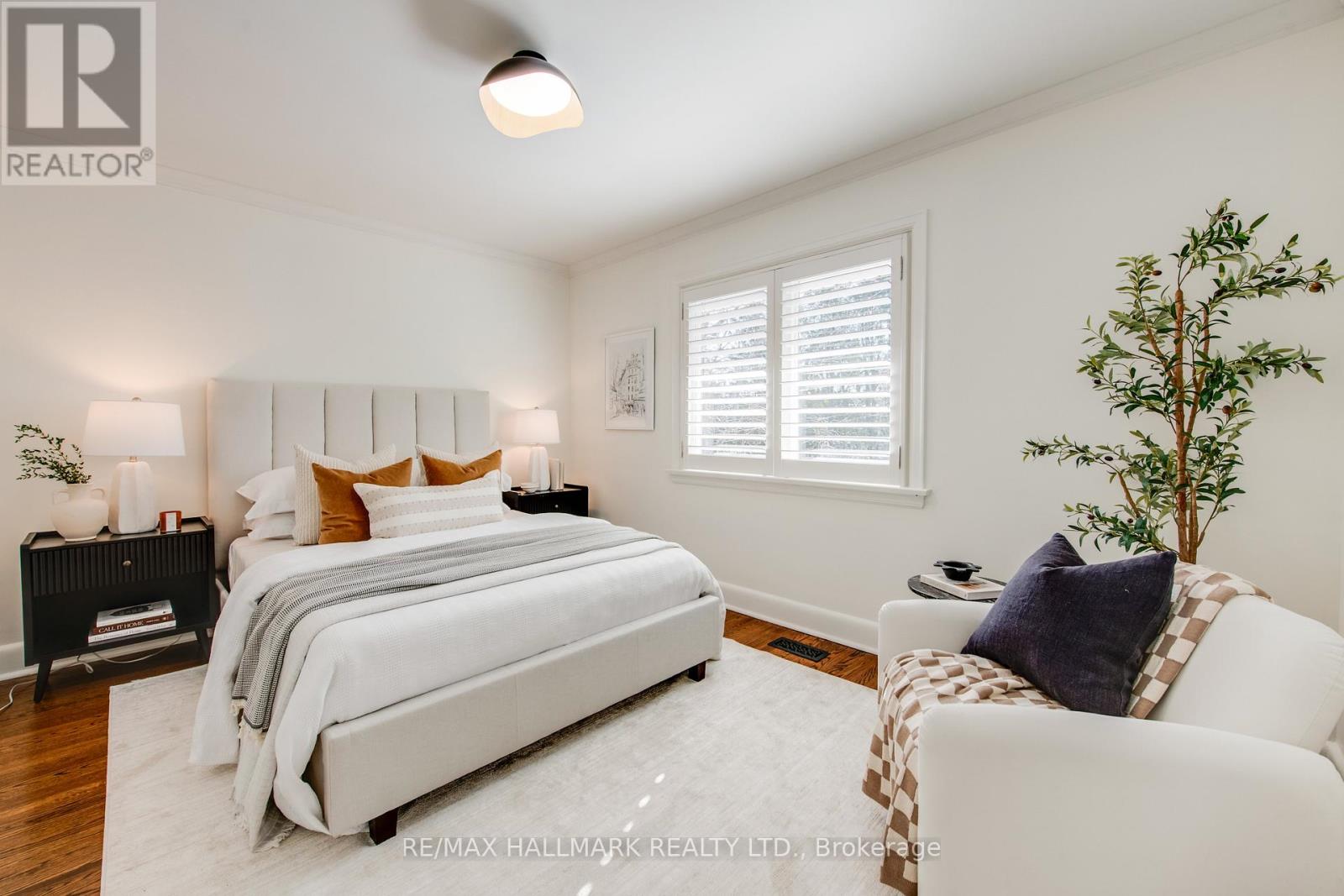 67 Saybrook Avenue, Toronto (Stonegate-Queensway), Ontario  M8Z 2V6 - Photo 10 - W12848814