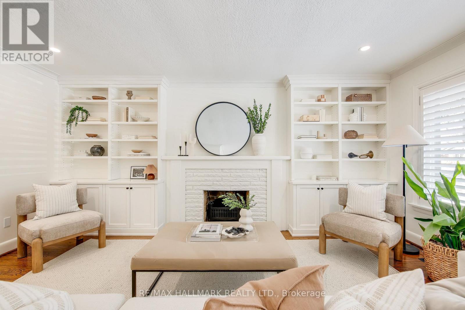 67 Saybrook Avenue, Toronto (Stonegate-Queensway), Ontario  M8Z 2V6 - Photo 2 - W12848814