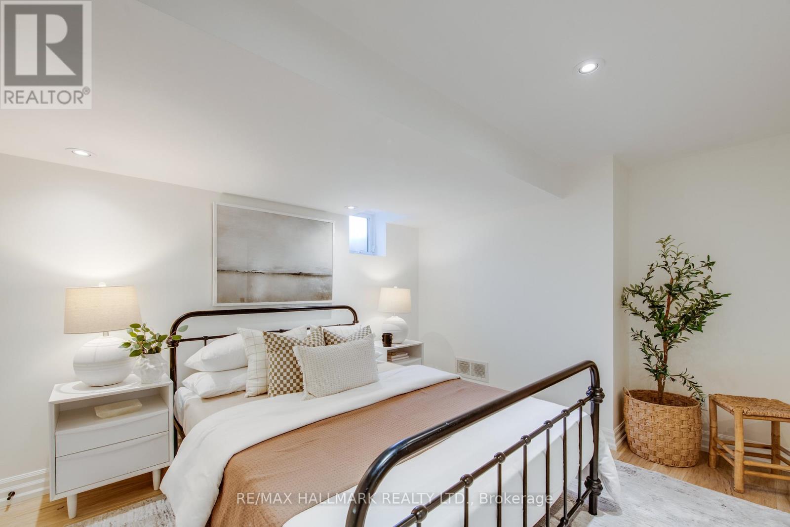 67 Saybrook Avenue, Toronto (Stonegate-Queensway), Ontario  M8Z 2V6 - Photo 22 - W12848814