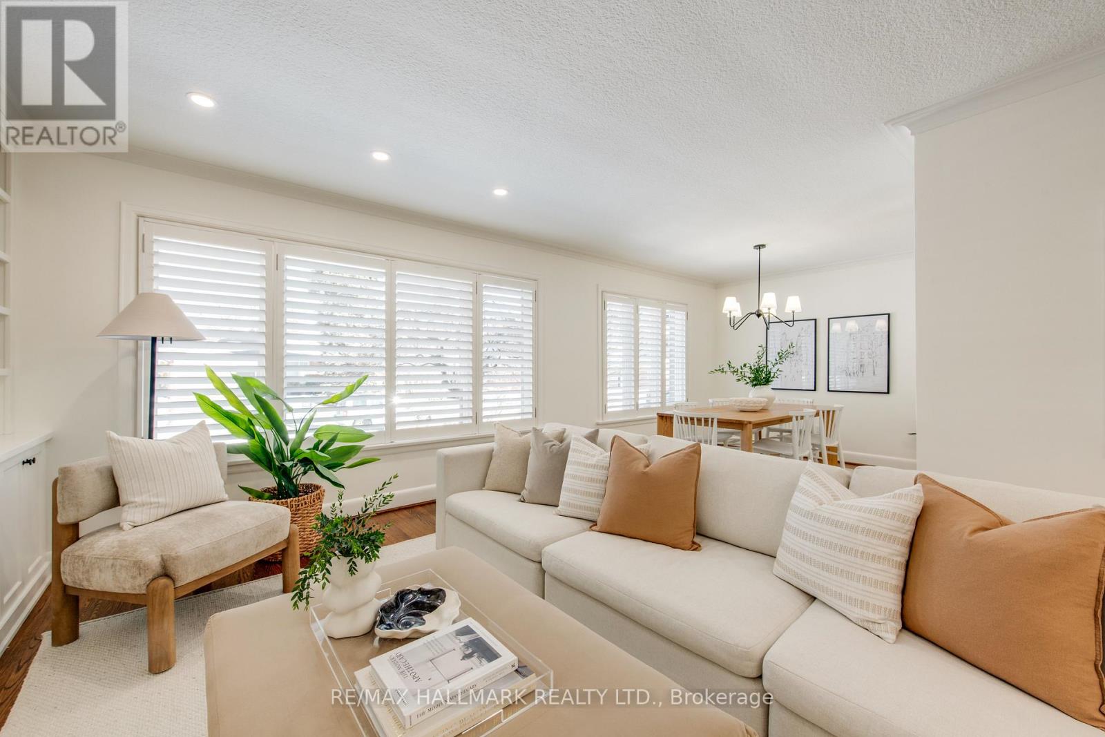 67 Saybrook Avenue, Toronto (Stonegate-Queensway), Ontario  M8Z 2V6 - Photo 3 - W12848814