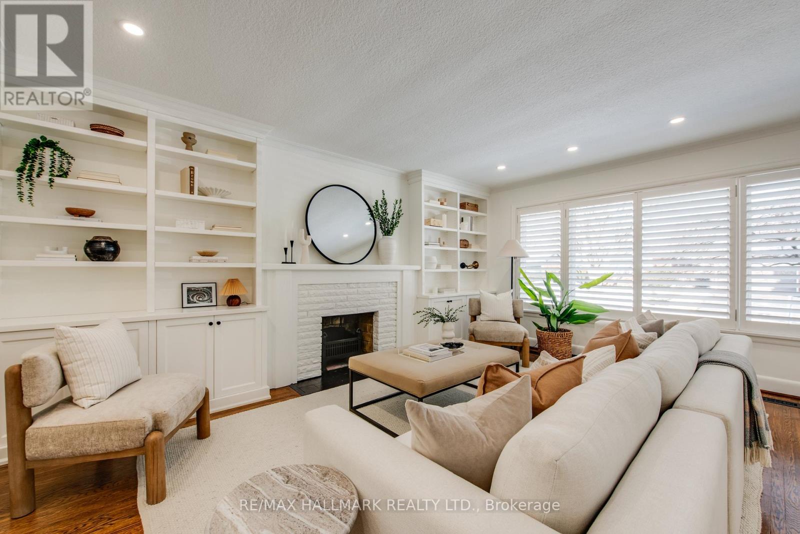 67 Saybrook Avenue, Toronto (Stonegate-Queensway), Ontario  M8Z 2V6 - Photo 5 - W12848814