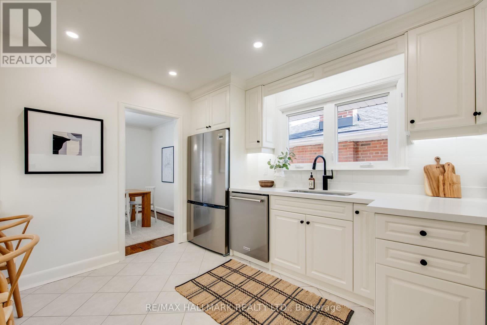 67 Saybrook Avenue, Toronto (Stonegate-Queensway), Ontario  M8Z 2V6 - Photo 6 - W12848814