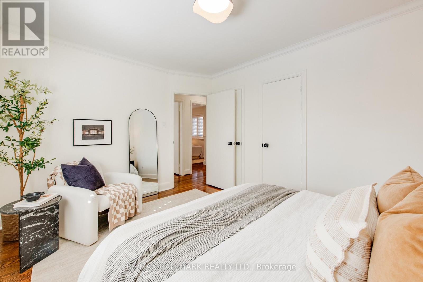 67 Saybrook Avenue, Toronto (Stonegate-Queensway), Ontario  M8Z 2V6 - Photo 9 - W12848814